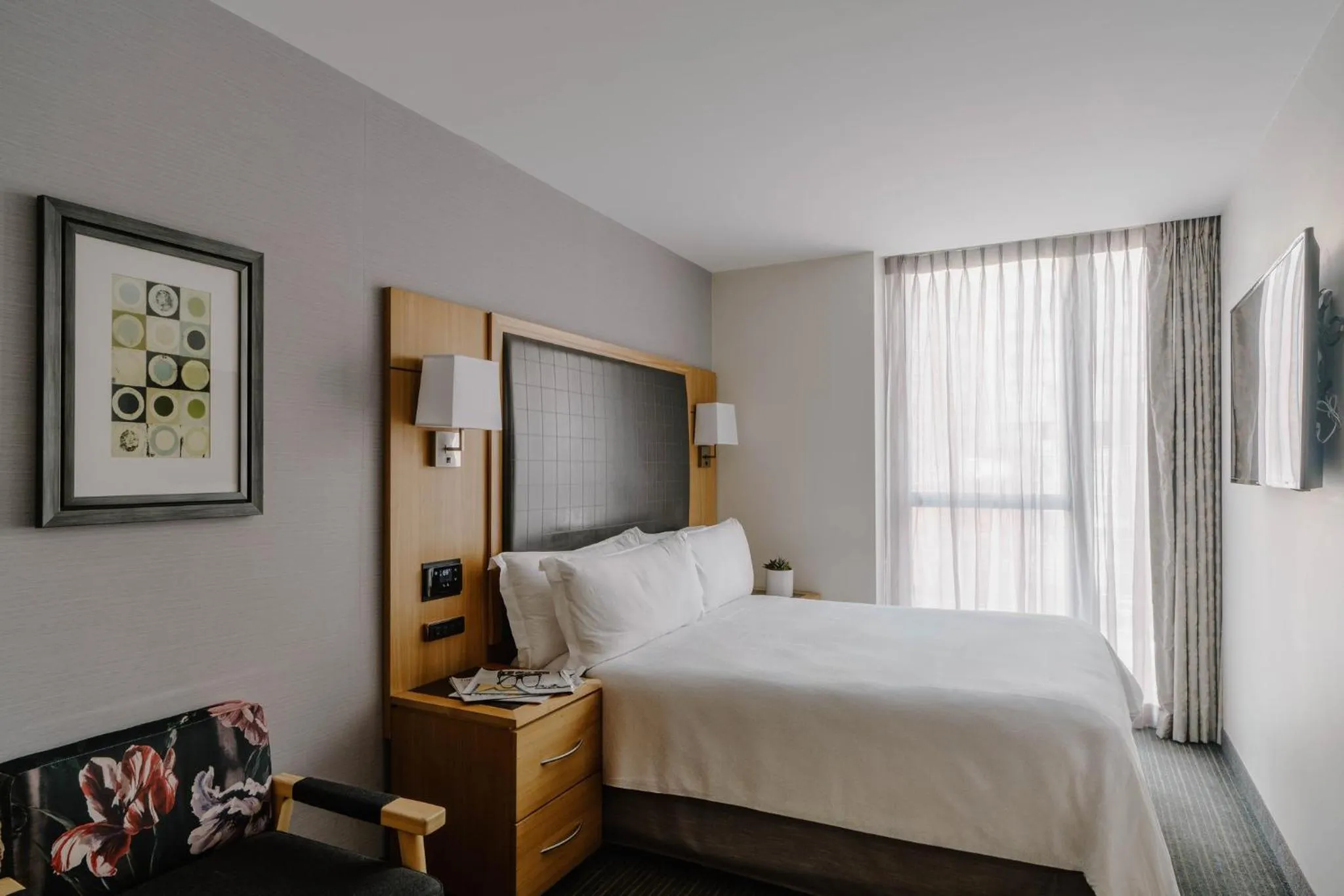 Photo of the whole room, Bed in Club Quarters Hotel World Trade Center, New York