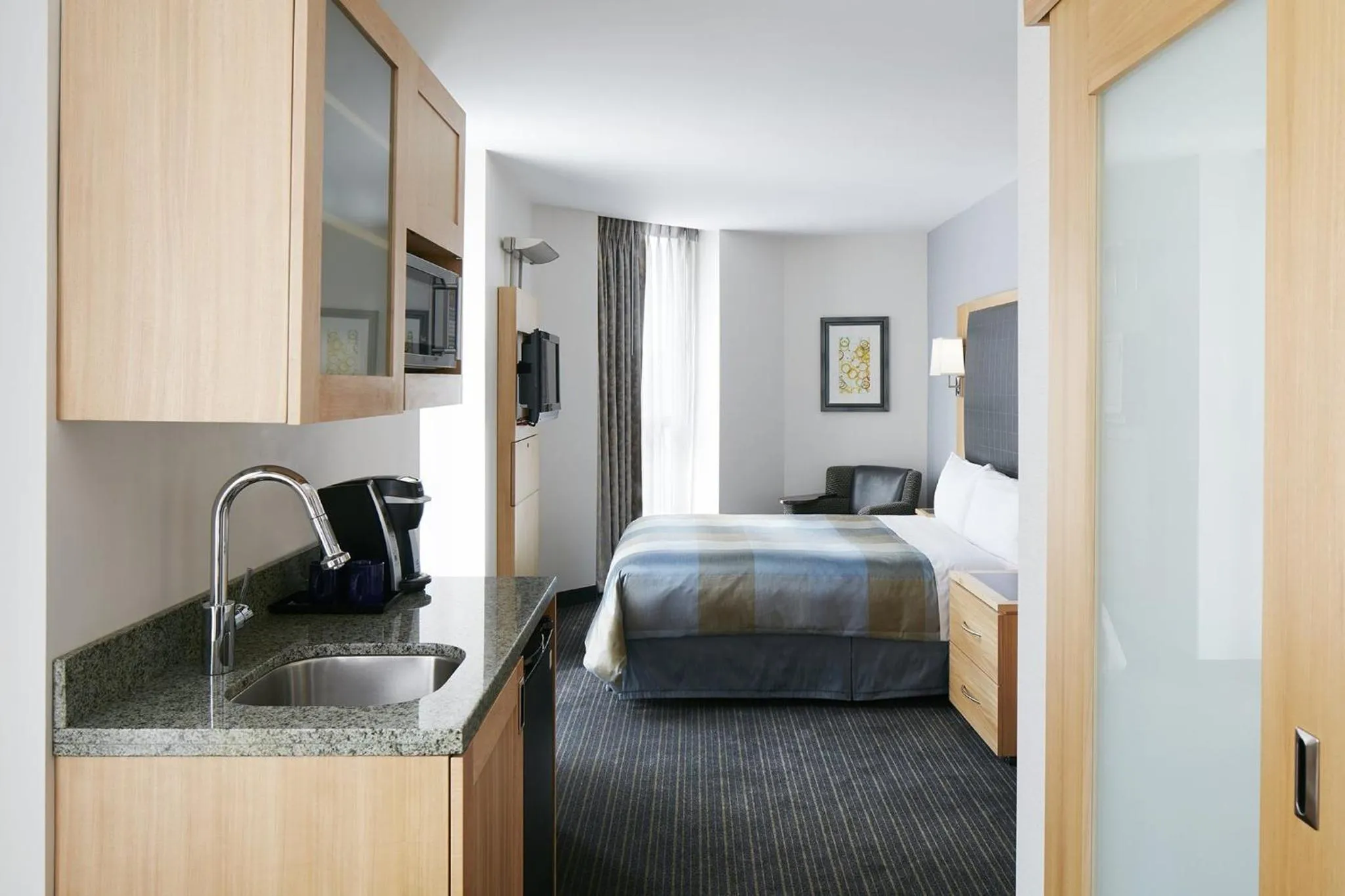 Bedroom, Bed in Club Quarters Hotel World Trade Center, New York