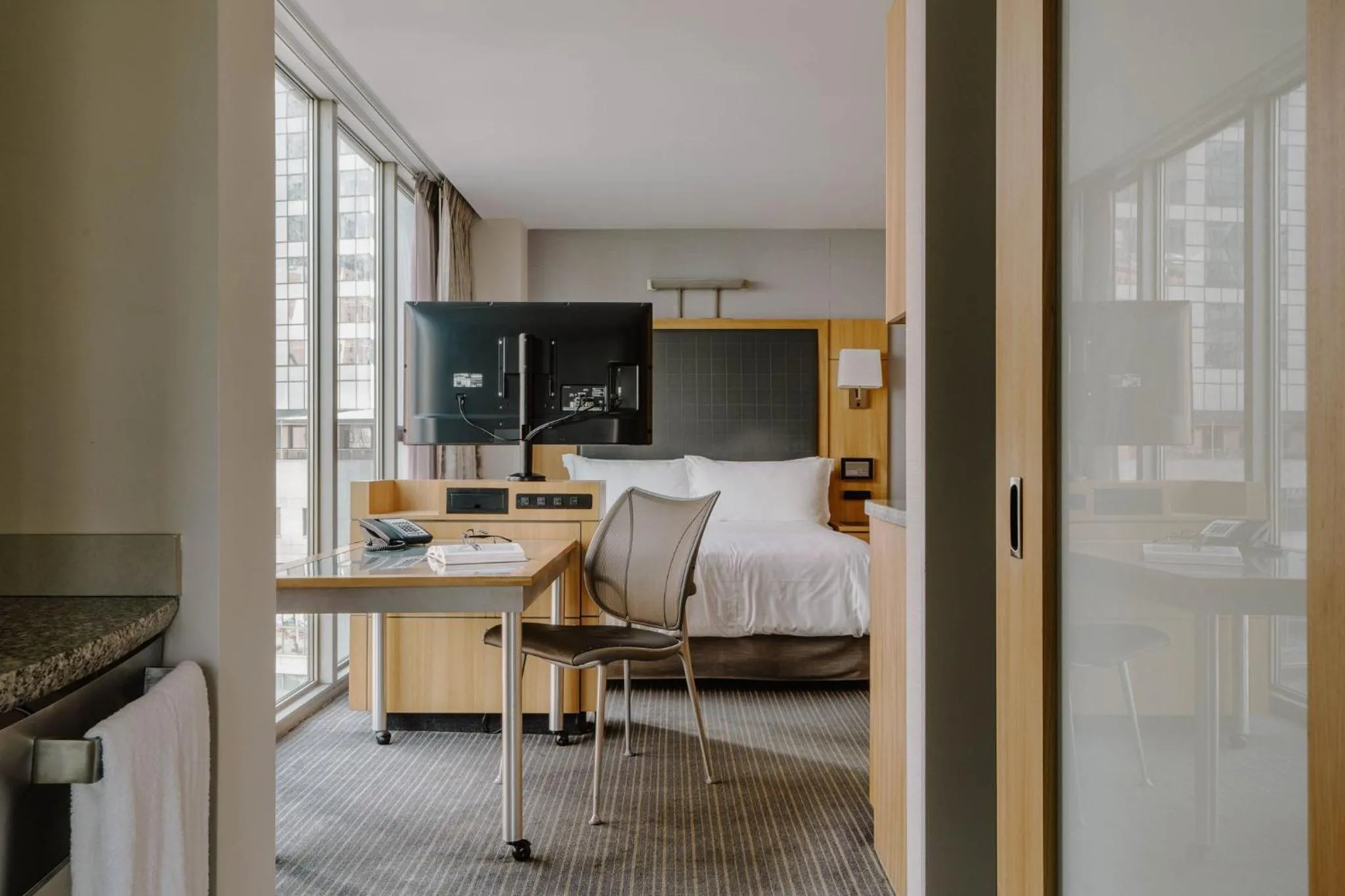 Bedroom, Bed in Club Quarters Hotel World Trade Center, New York