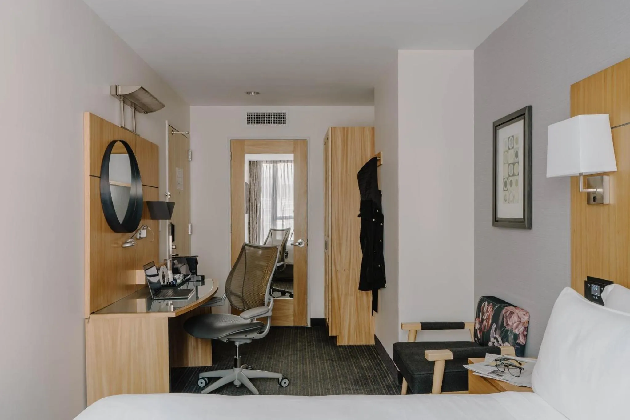 Photo of the whole room, Bed in Club Quarters Hotel World Trade Center, New York