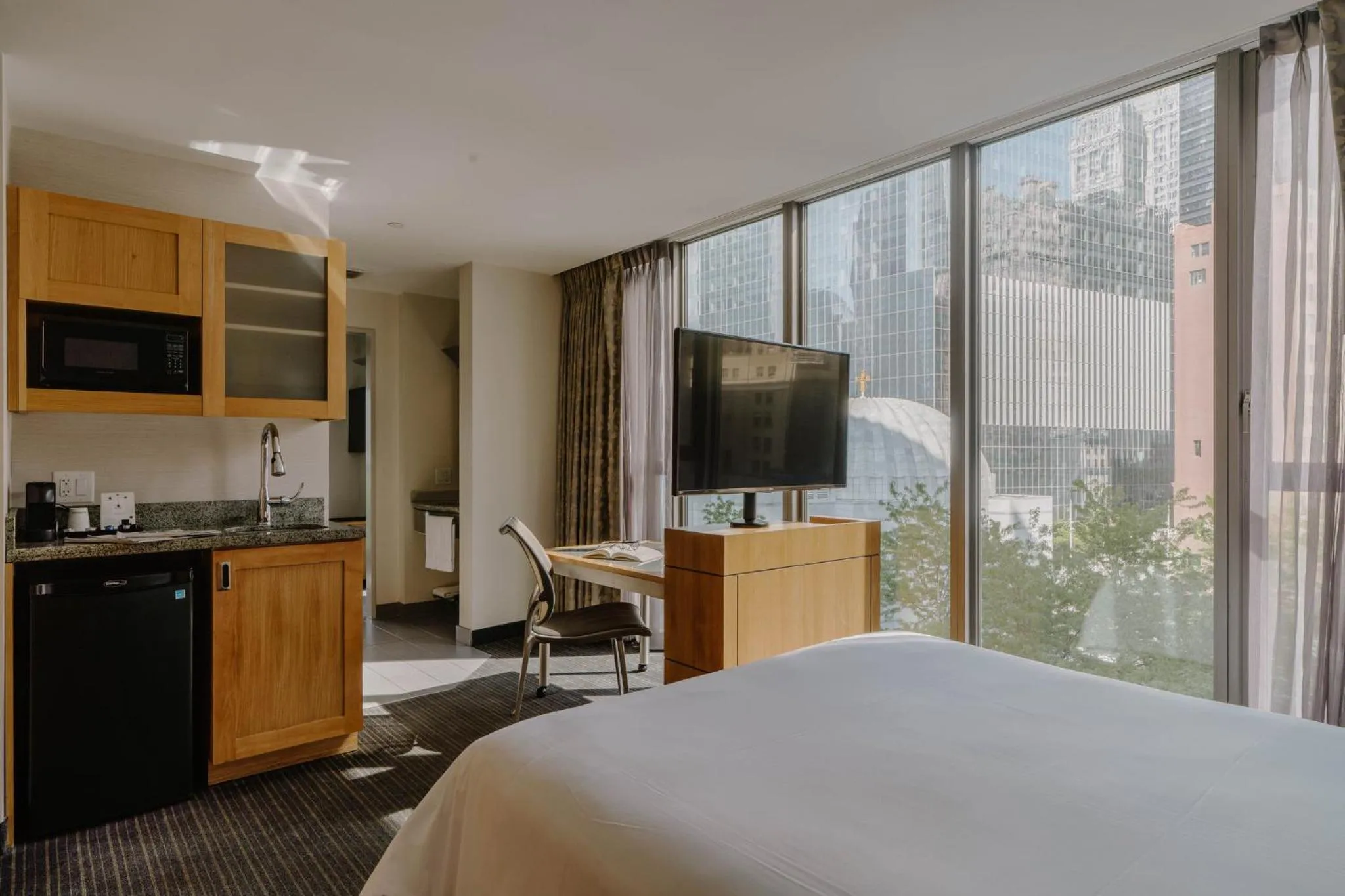 Photo of the whole room, Bed in Club Quarters Hotel World Trade Center, New York