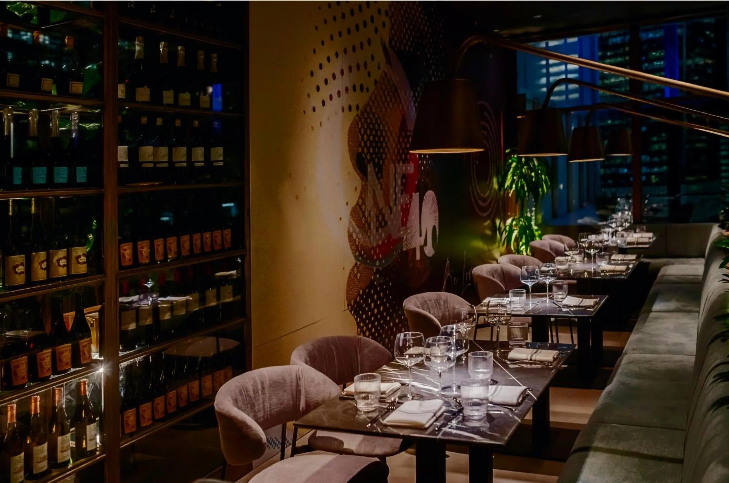 Restaurant/places to eat in World Center Hotel