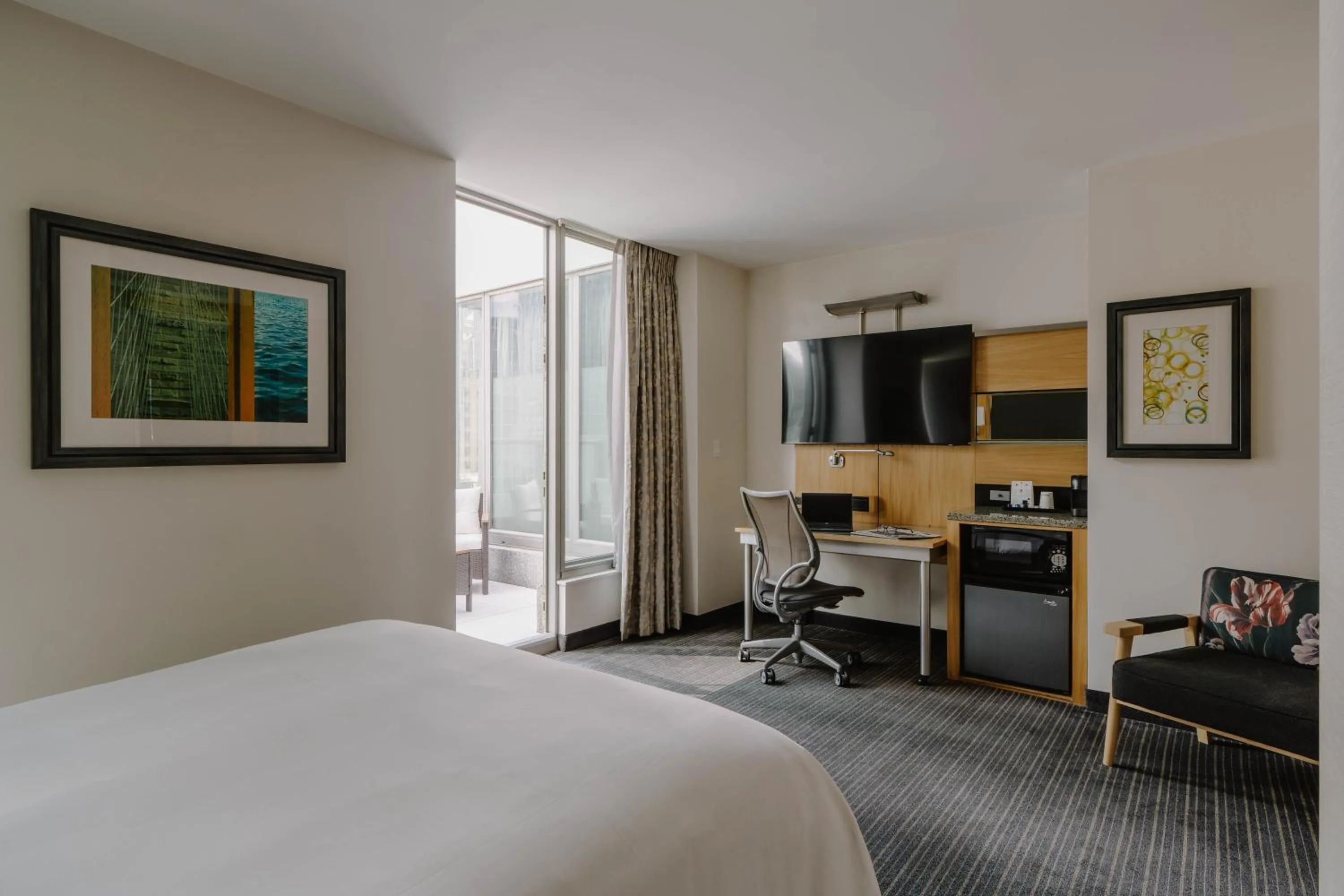 Bedroom, Bed in World Center Hotel