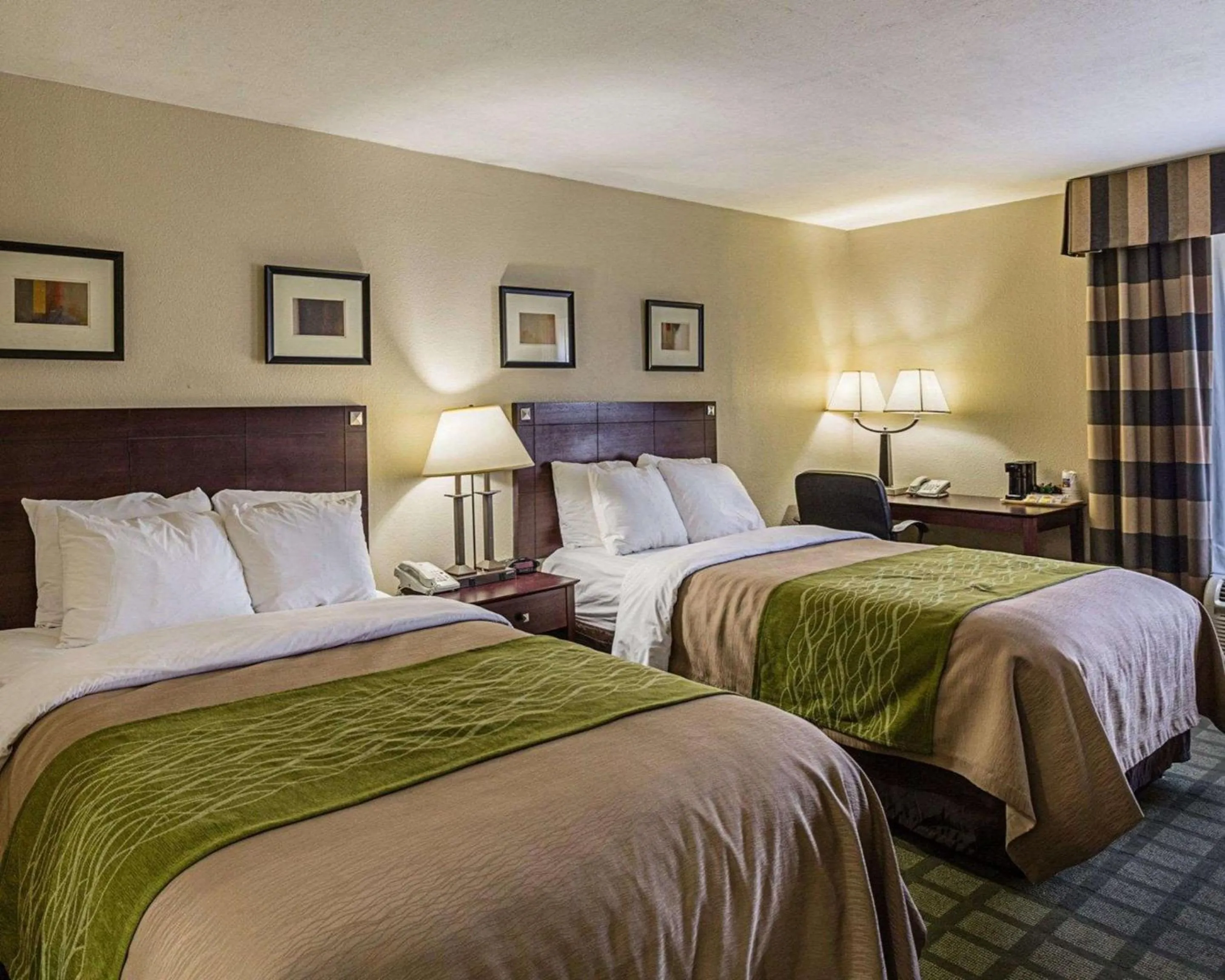 Photo of the whole room, Bed in Comfort Inn Southwest Fwy at Westpark