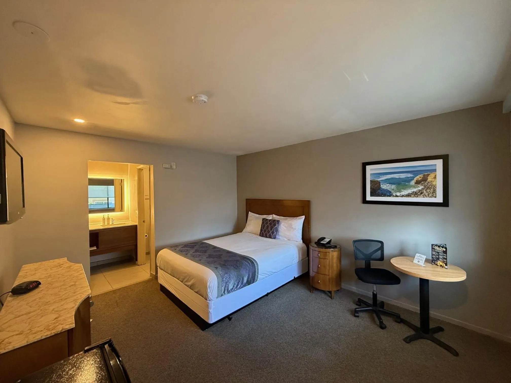 Bedroom, Bed in Heritage Inn San Diego