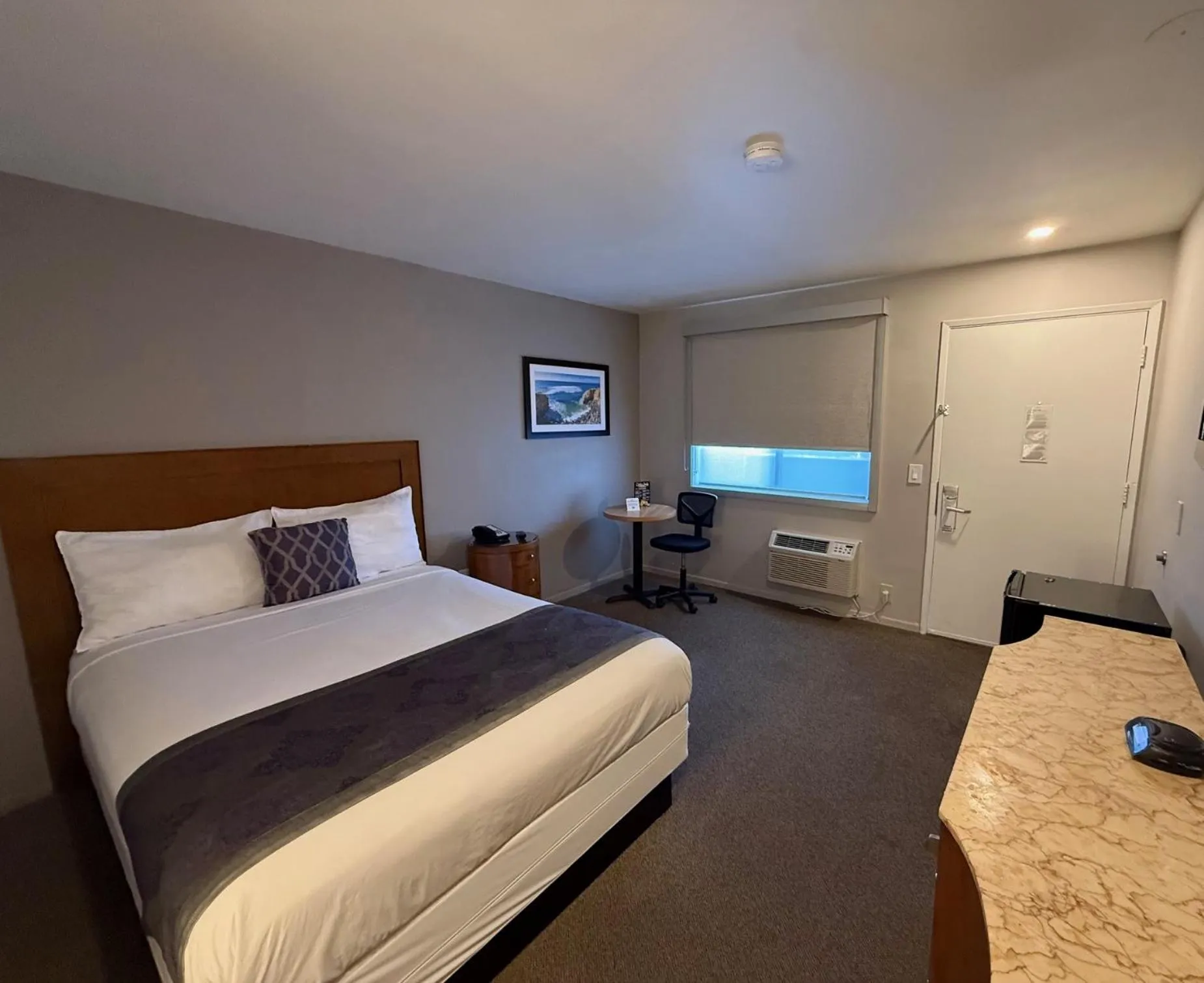 Bedroom, Bed in Heritage Inn San Diego