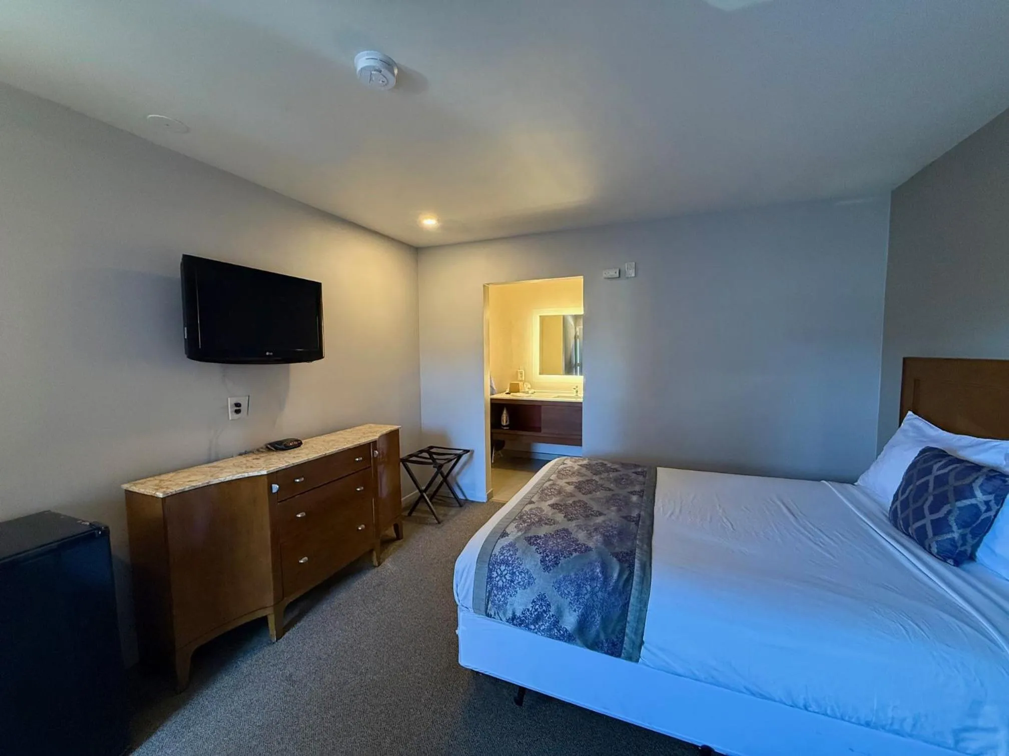 Bedroom, Bed in Heritage Inn San Diego