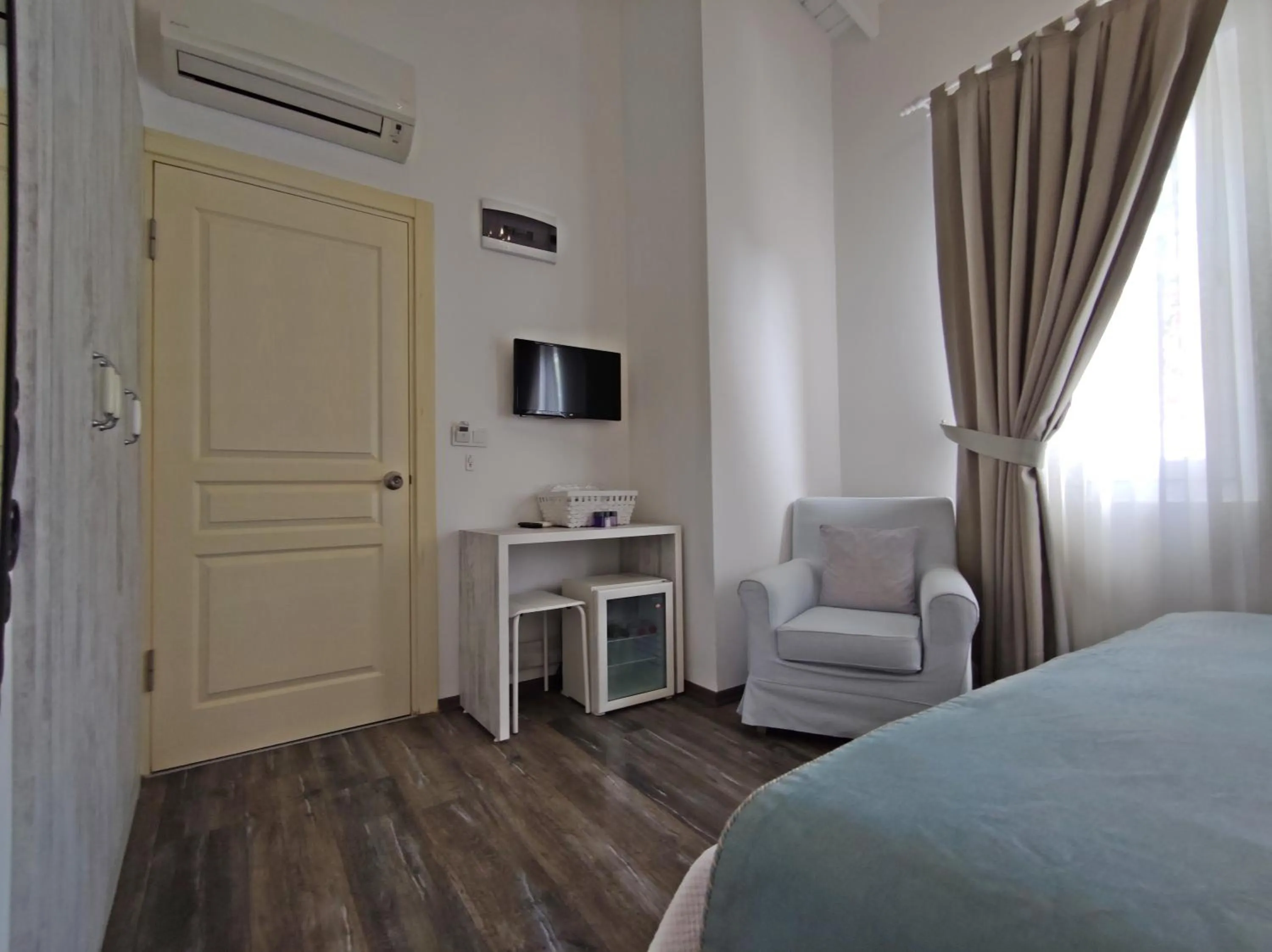 Photo of the whole room, Bed in Faro Alacati