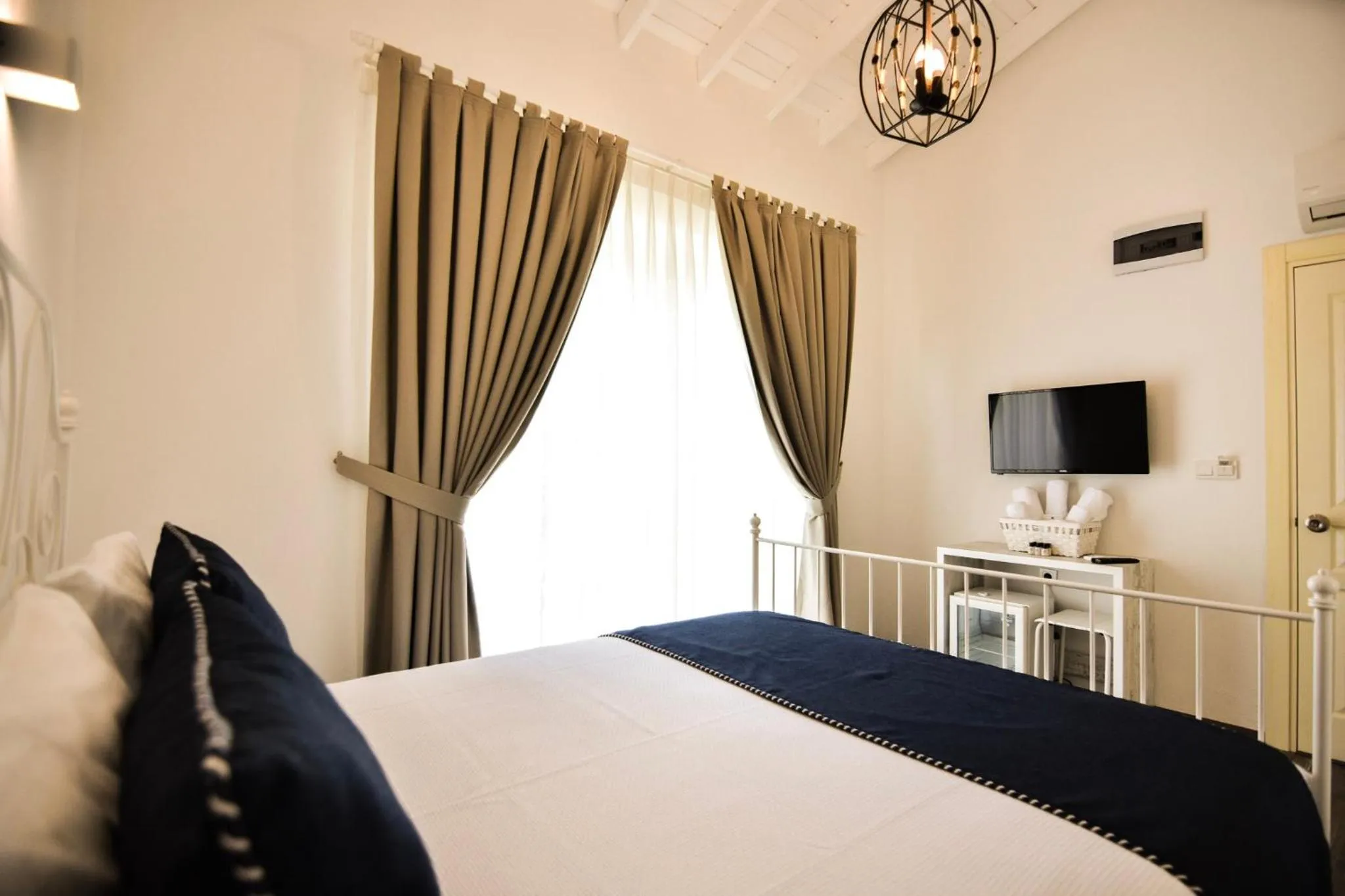Photo of the whole room, Bed in Faro Alacati