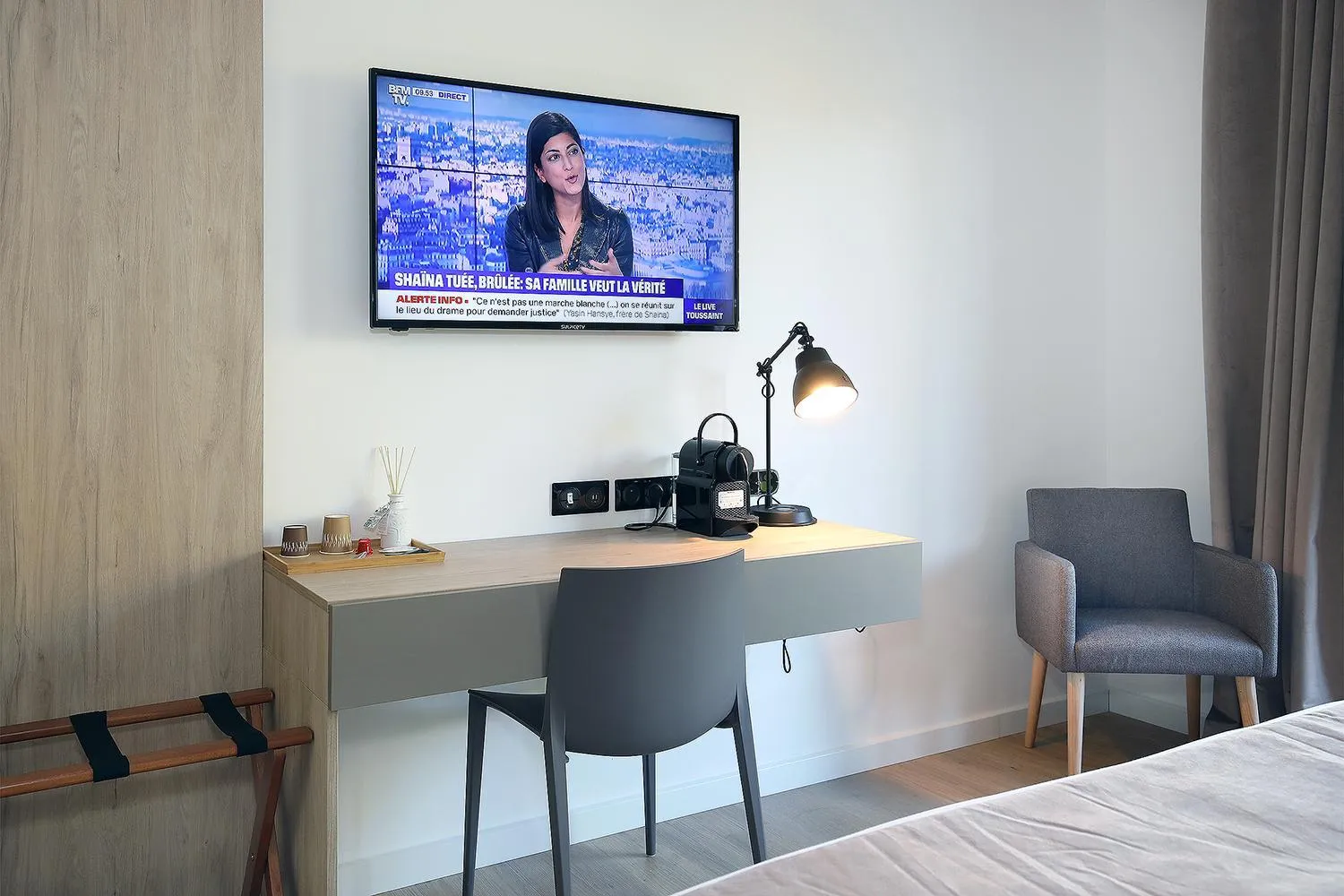 TV and multimedia, Bed in Logis Hôtel & Spa Déjeunez Sous L'Arbre