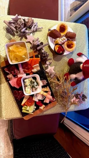 Restaurant/places to eat in Logis Hôtel & Spa Déjeunez Sous L'Arbre