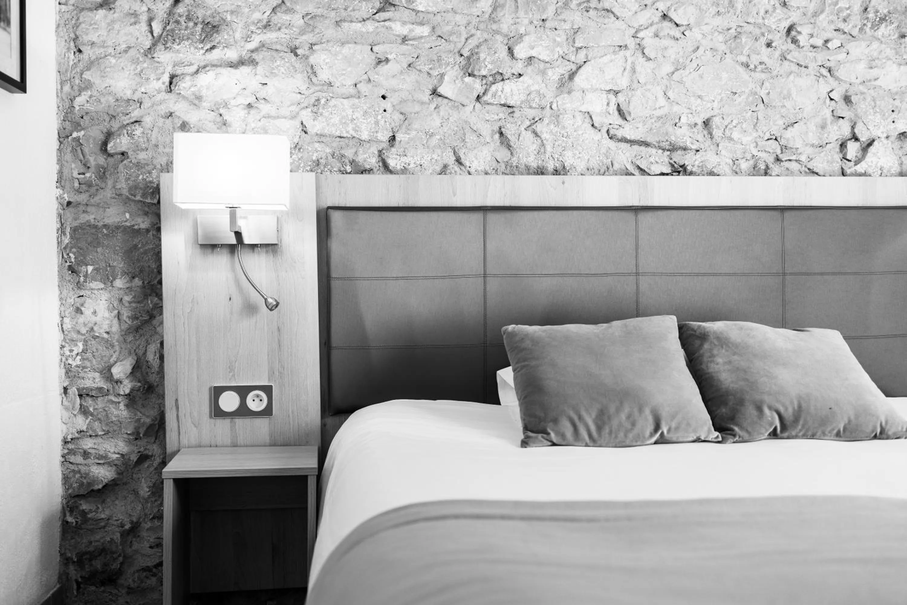 Bedroom, Bed in Logis Hôtel & Spa Déjeunez Sous L'Arbre