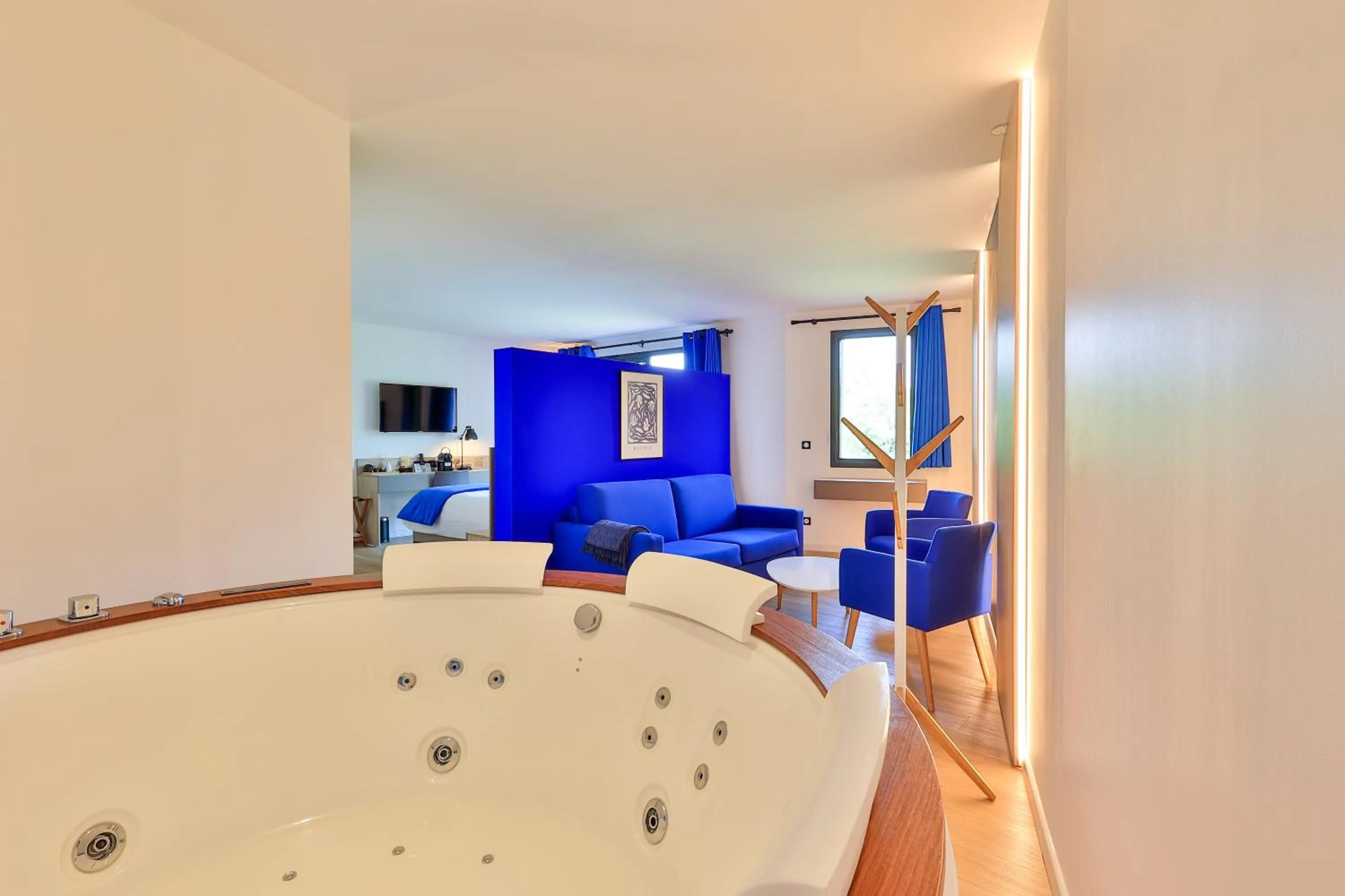 Bathroom in Logis Hôtel & Spa Déjeunez Sous L'Arbre