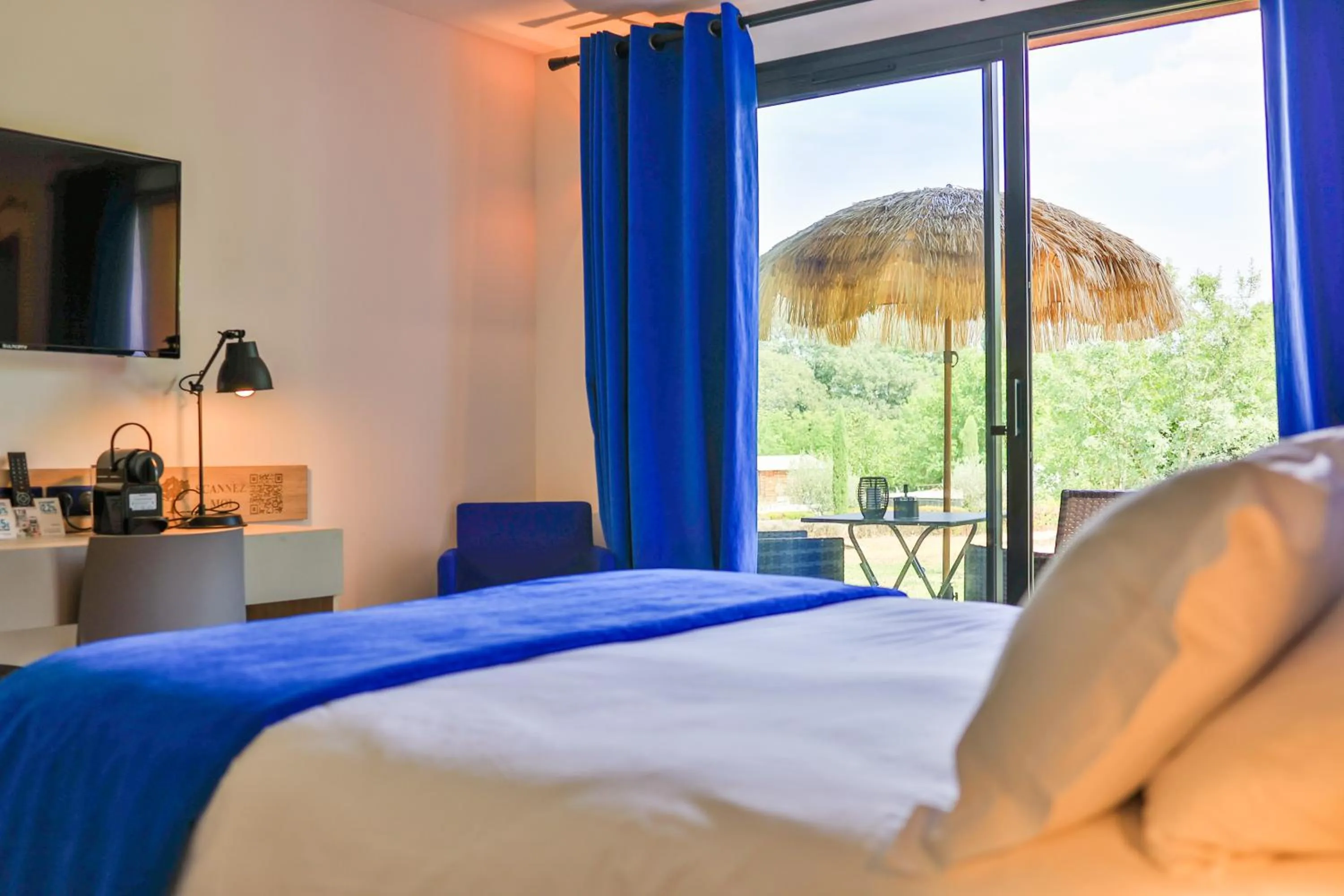 Photo of the whole room, Bed in Logis Hôtel & Spa Déjeunez Sous L'Arbre