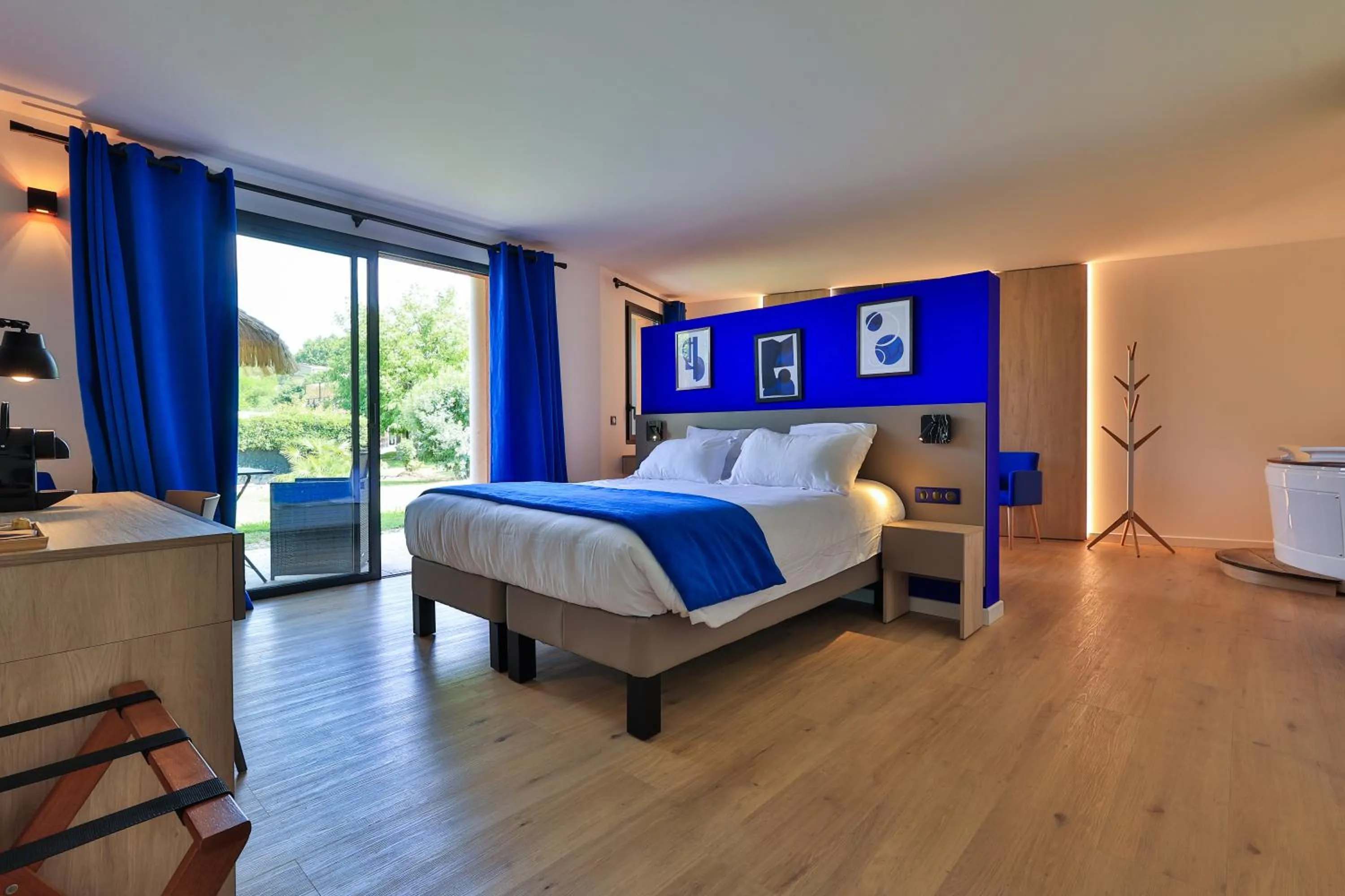 Photo of the whole room, Bed in Logis Hôtel & Spa Déjeunez Sous L'Arbre