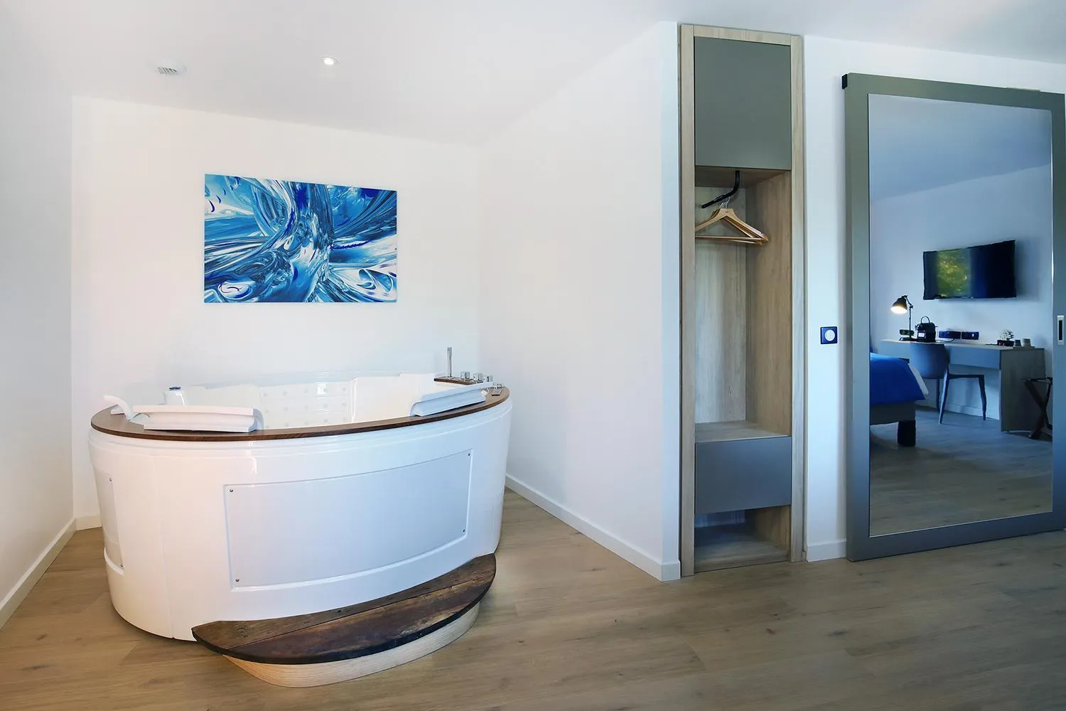 Spa and wellness centre/facilities in Logis Hôtel & Spa Déjeunez Sous L'Arbre