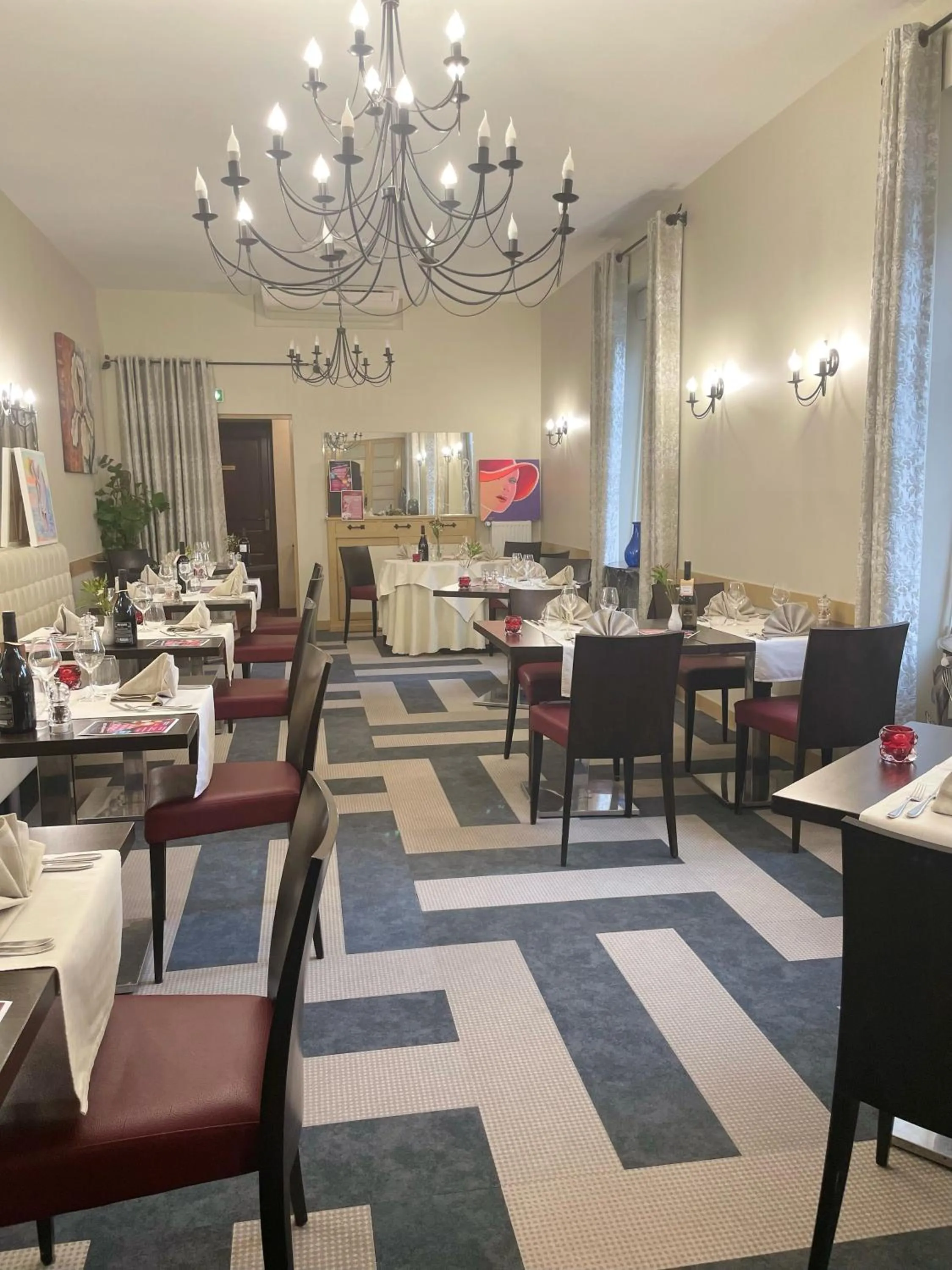 Restaurant/places to eat in Logis Hôtel & Restaurant d'Angleterre