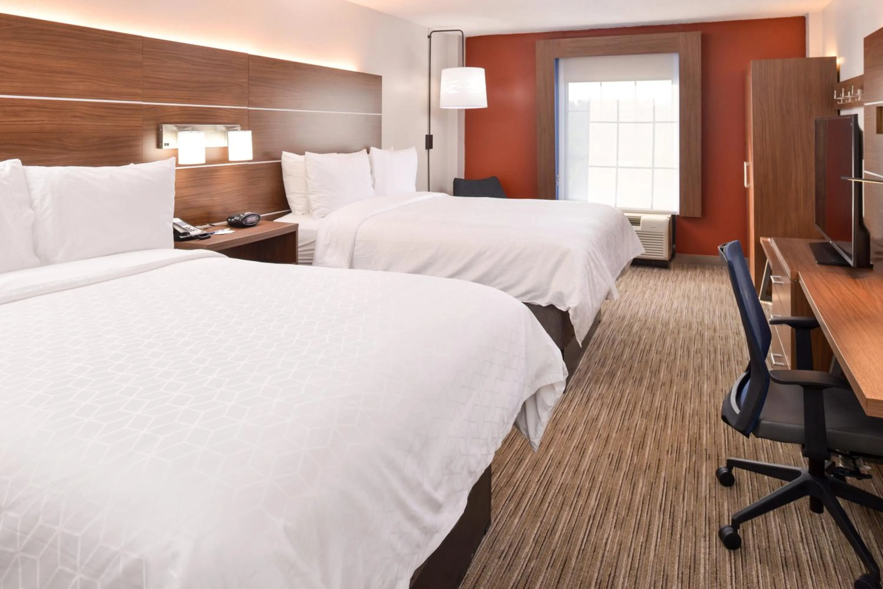Photo of the whole room, Bed in Holiday Inn Express Towson- Baltimore North by IHG