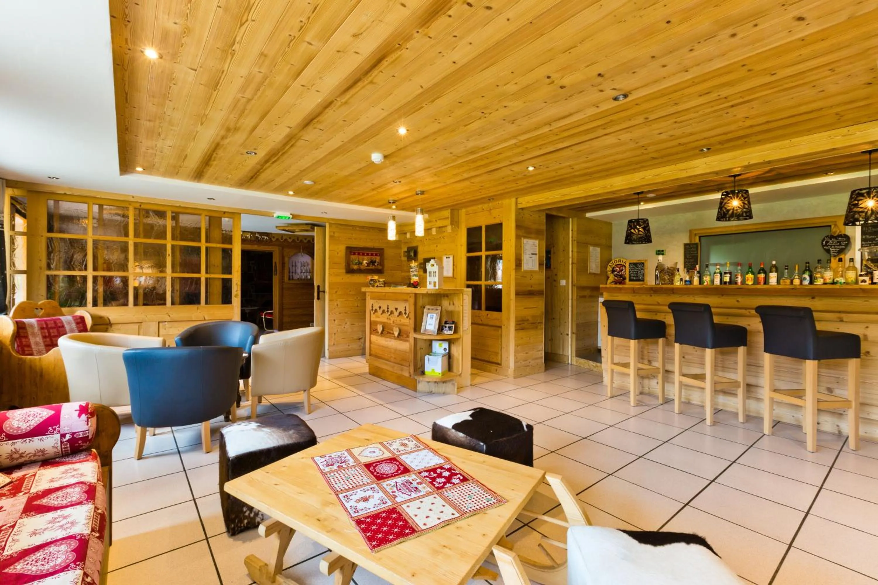 Lounge or bar in Hotel Alpina