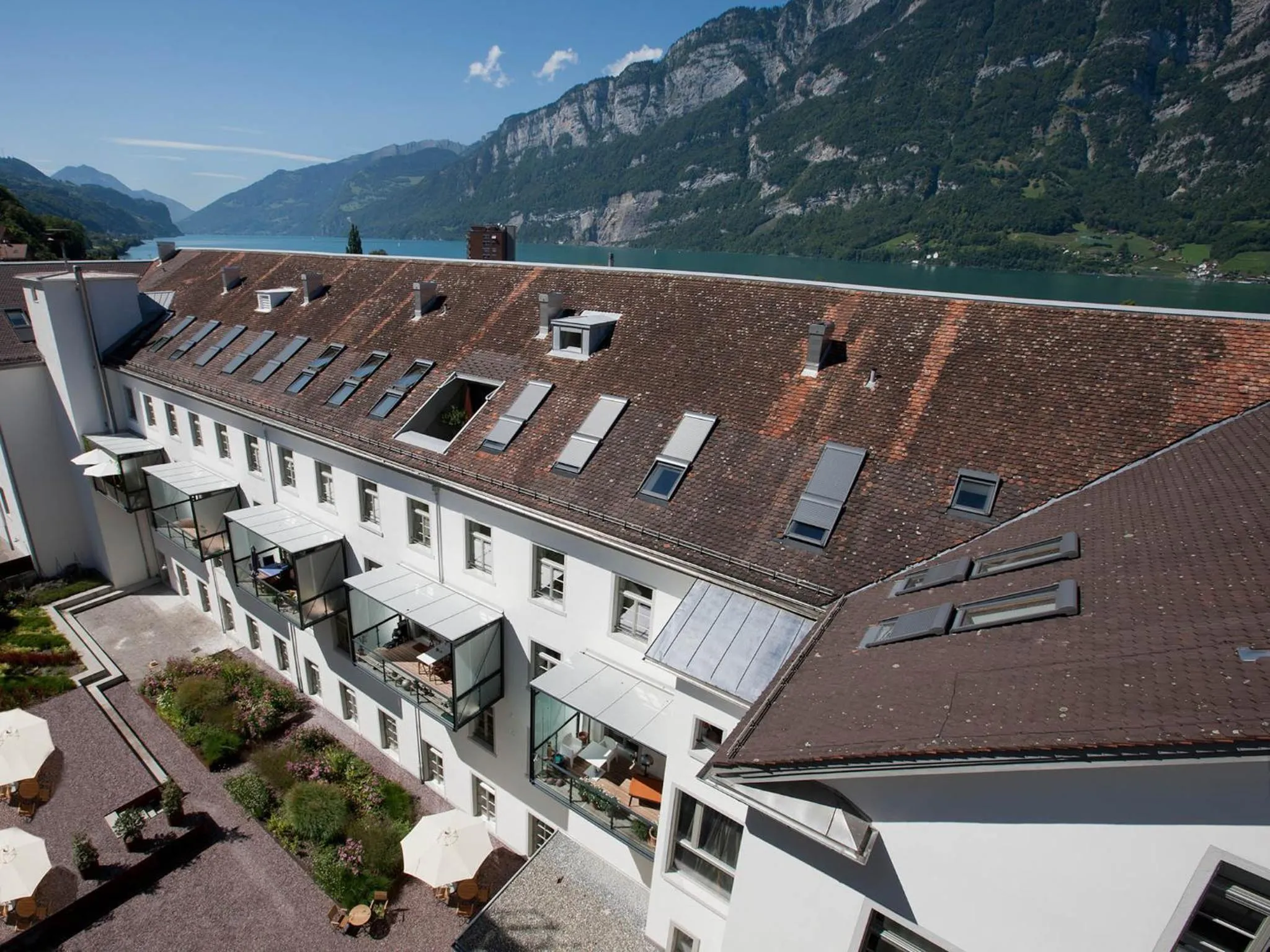 Facade/entrance in lofthotel Walensee
