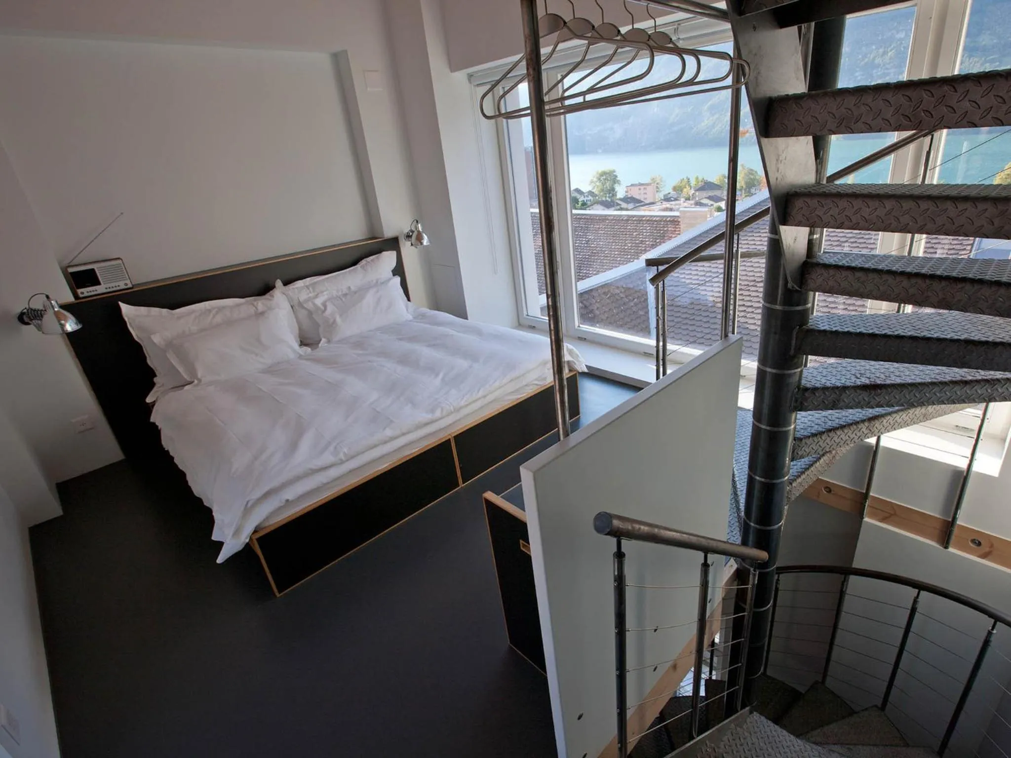 Photo of the whole room, Bed in lofthotel Walensee