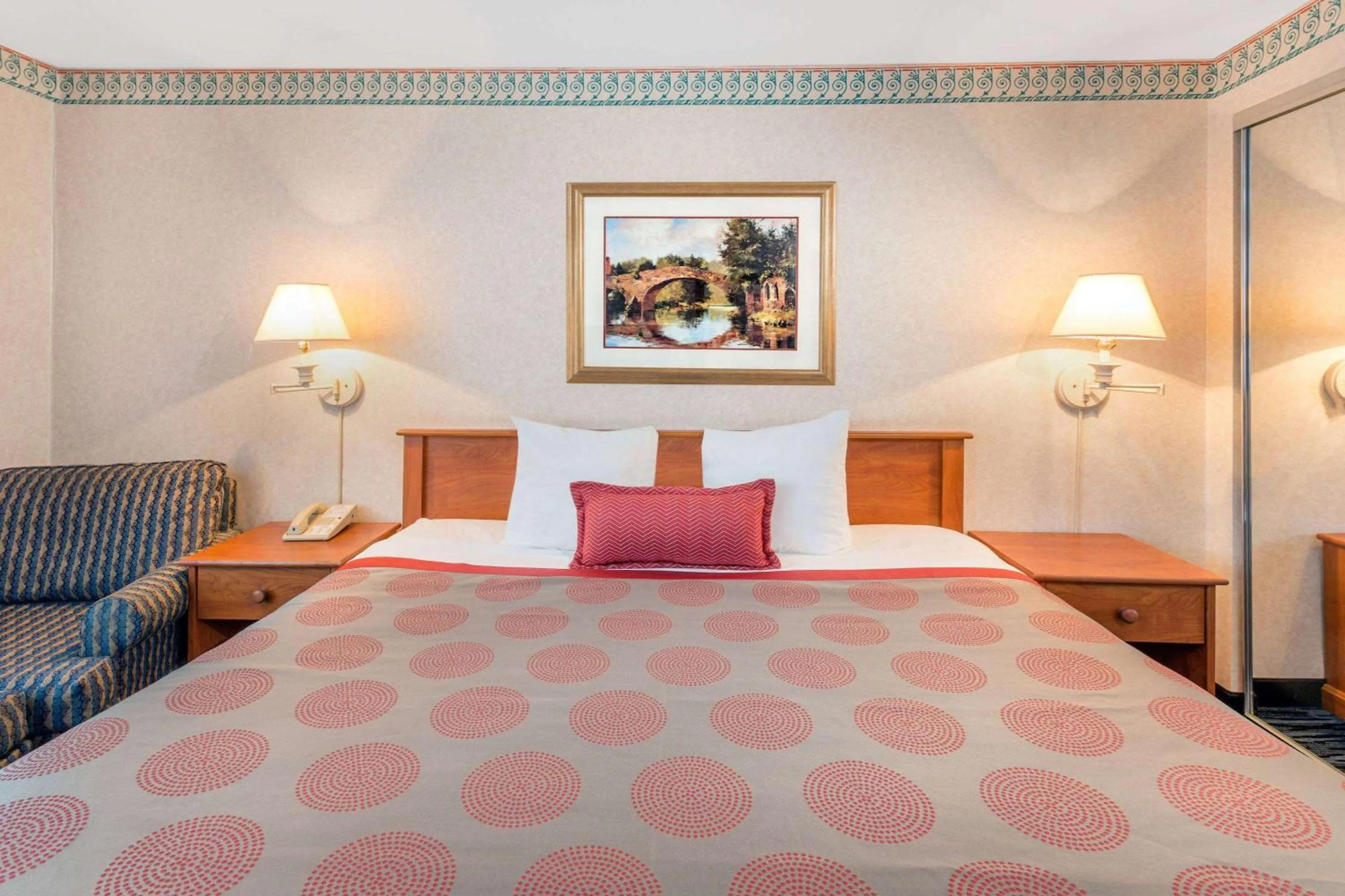 Photo of the whole room, Bed in Ramada by Wyndham Kent Seattle Area