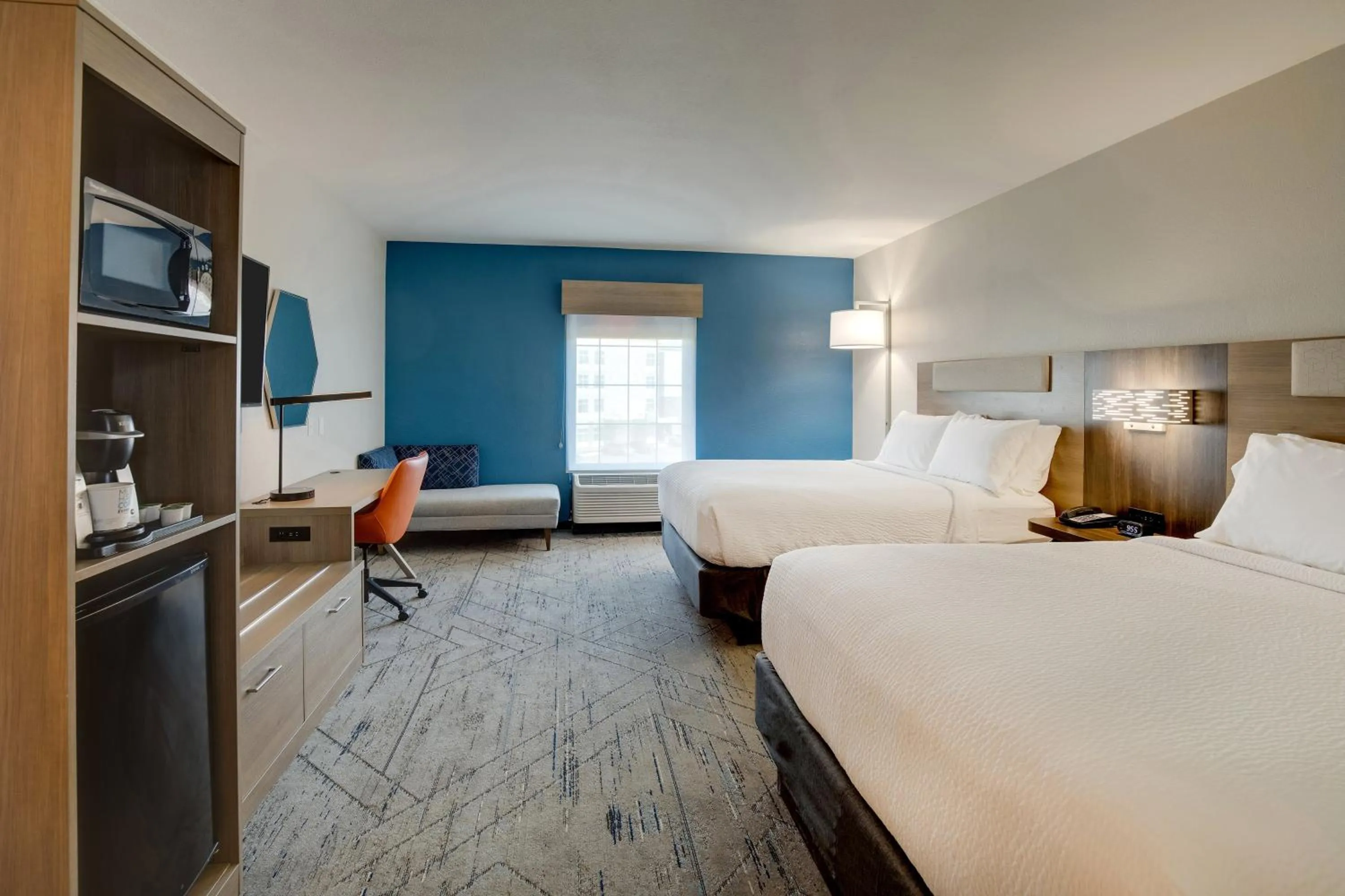 Photo of the whole room, Bed in Holiday Inn Express I-95 Capitol Beltway - Largo by IHG