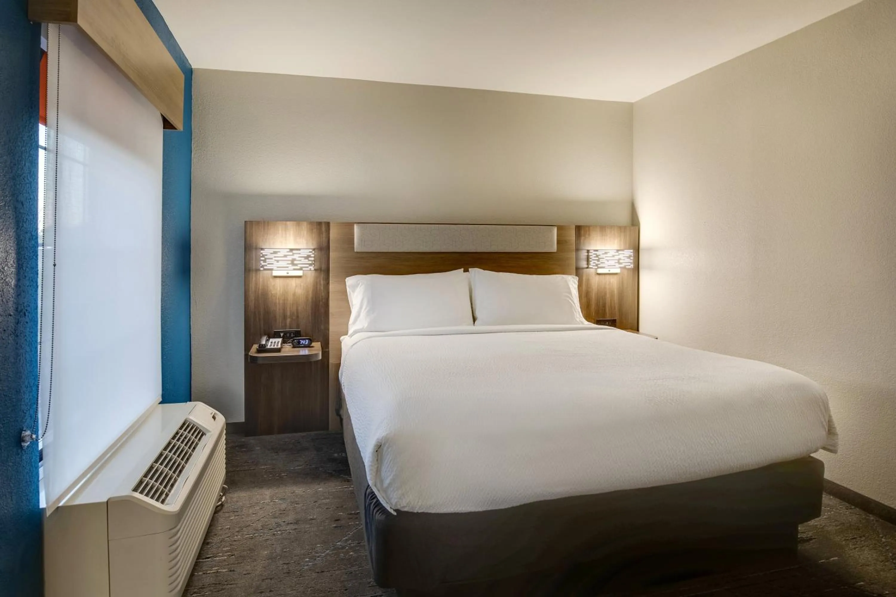 Photo of the whole room, Bed in Holiday Inn Express I-95 Capitol Beltway - Largo by IHG