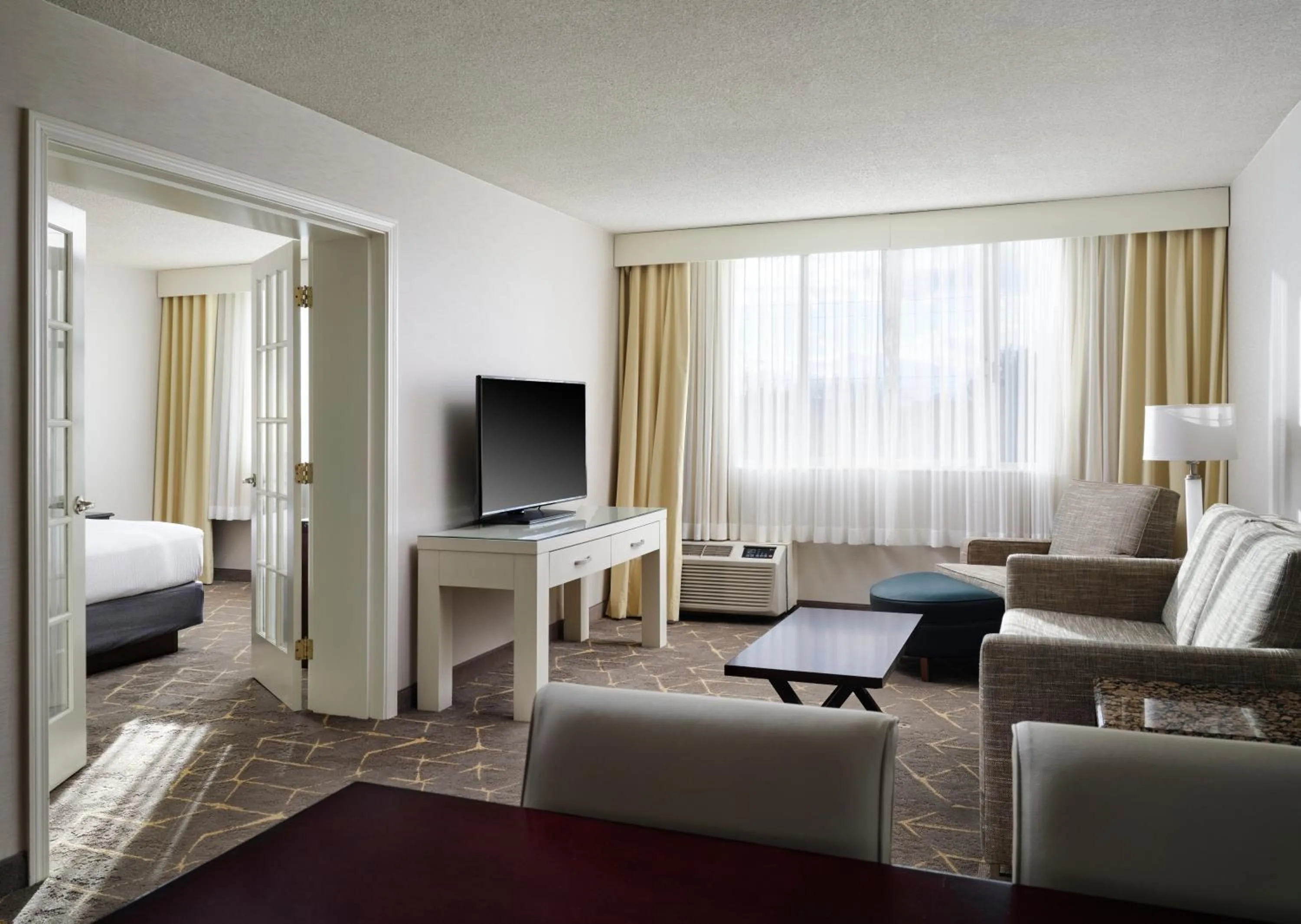 TV and multimedia, Seating Area in Holiday Inn & Suites Marlborough, an IHG Hotel 