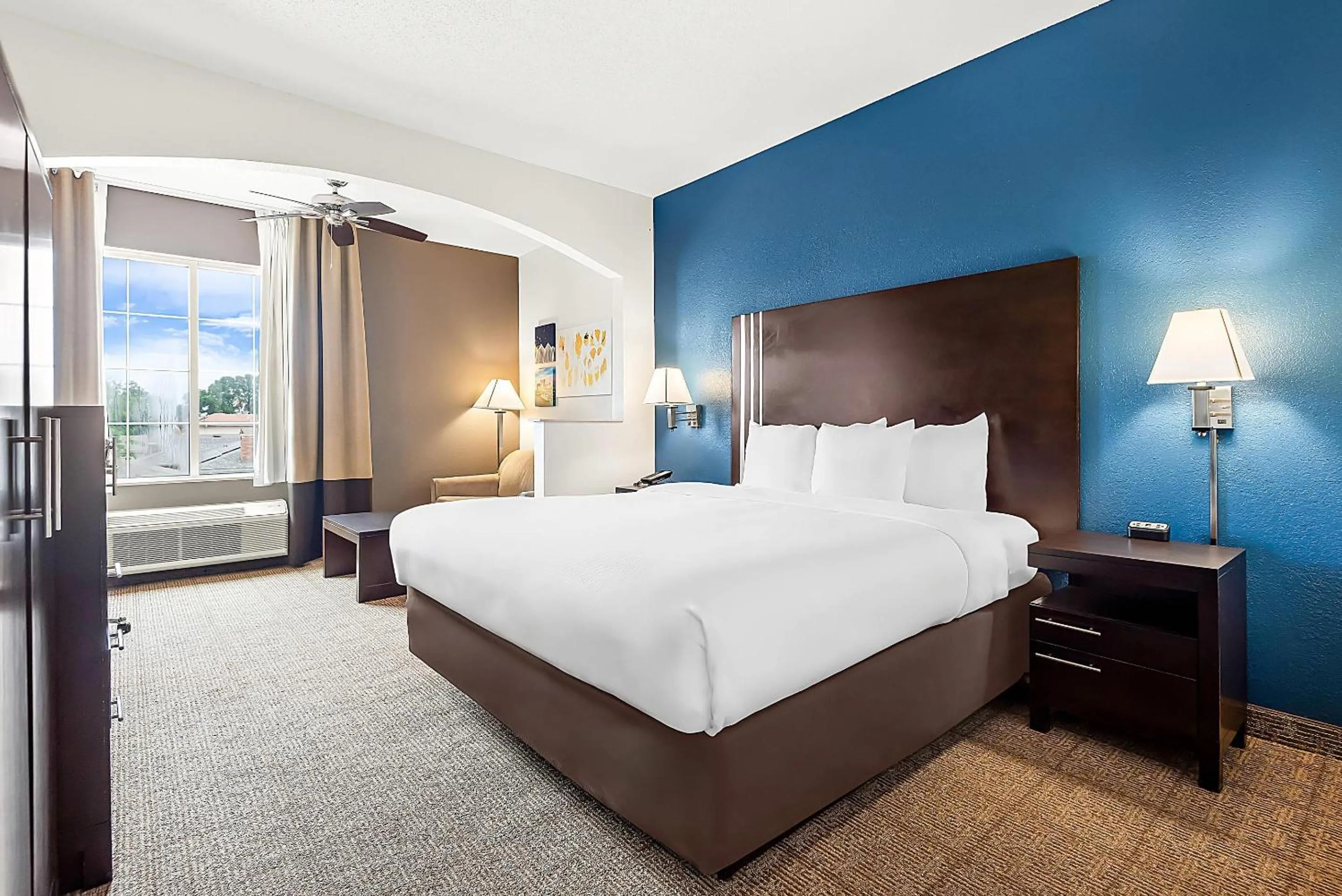 Bedroom, Bed in Comfort Suites New Orleans East