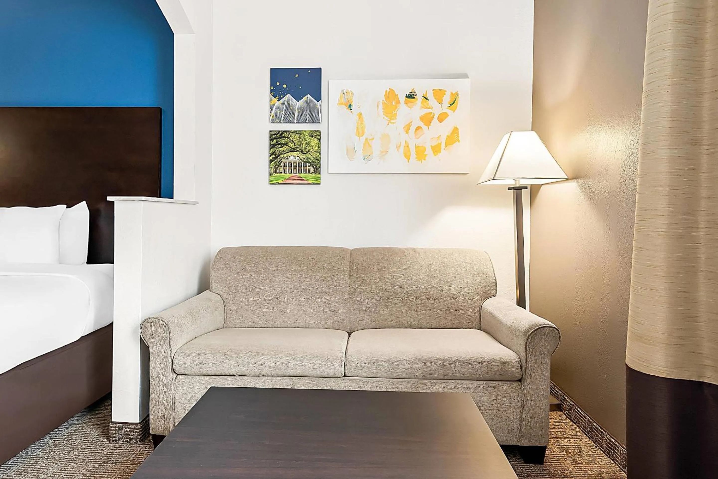 Bedroom in Comfort Suites New Orleans East