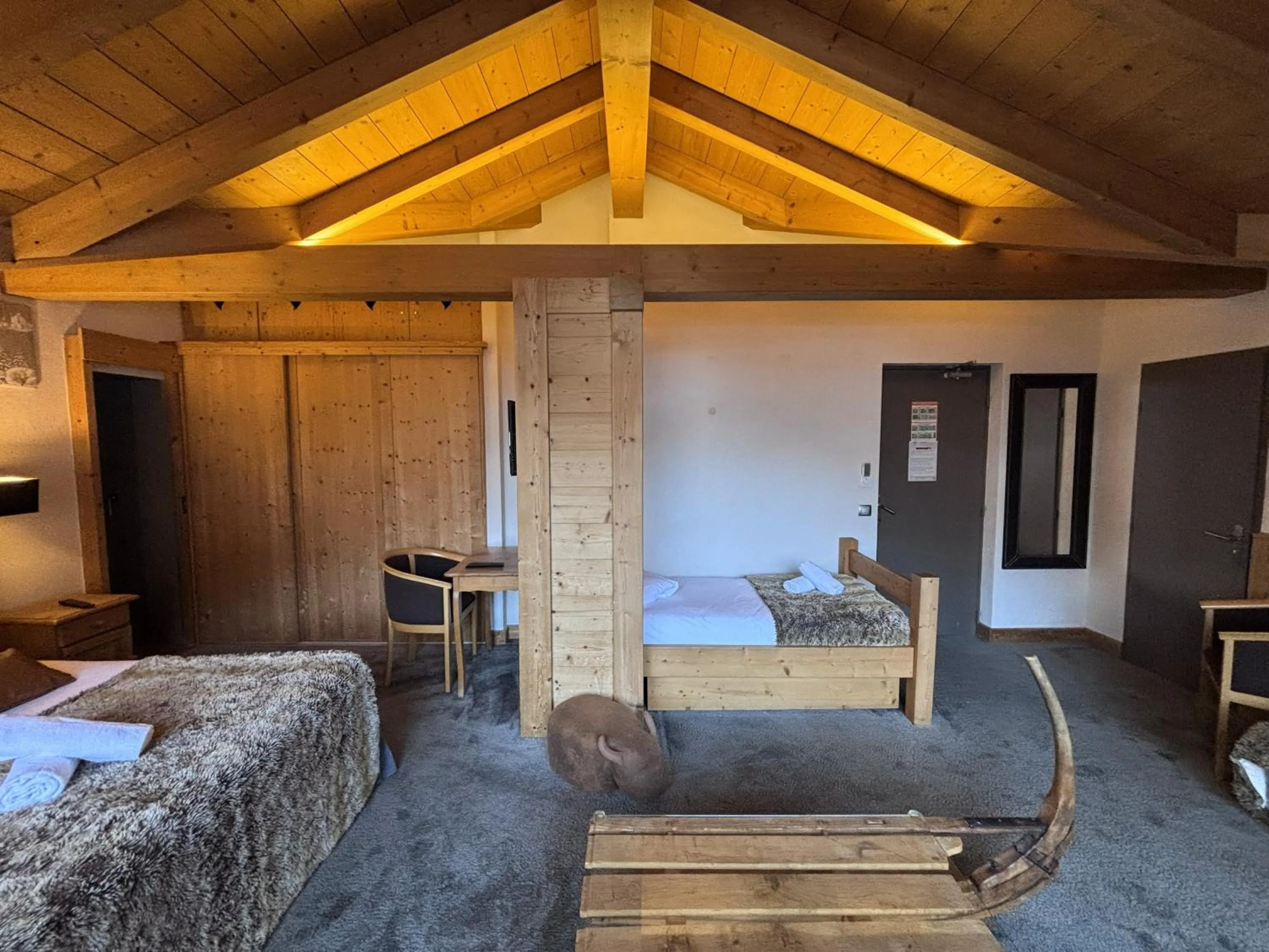 Photo of the whole room, Bed in Hôtel Les Airelles