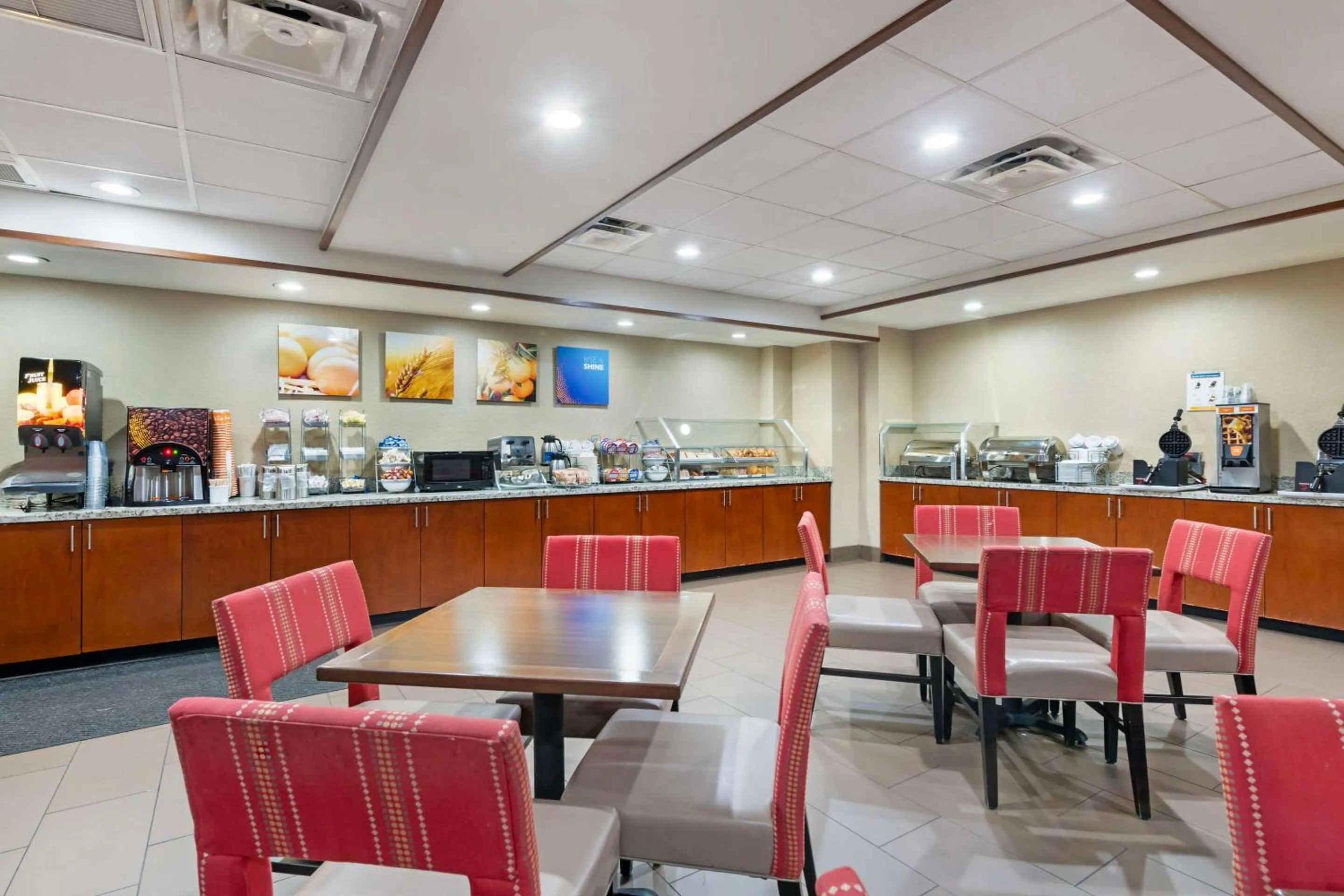 Breakfast in Comfort Suites Downtown