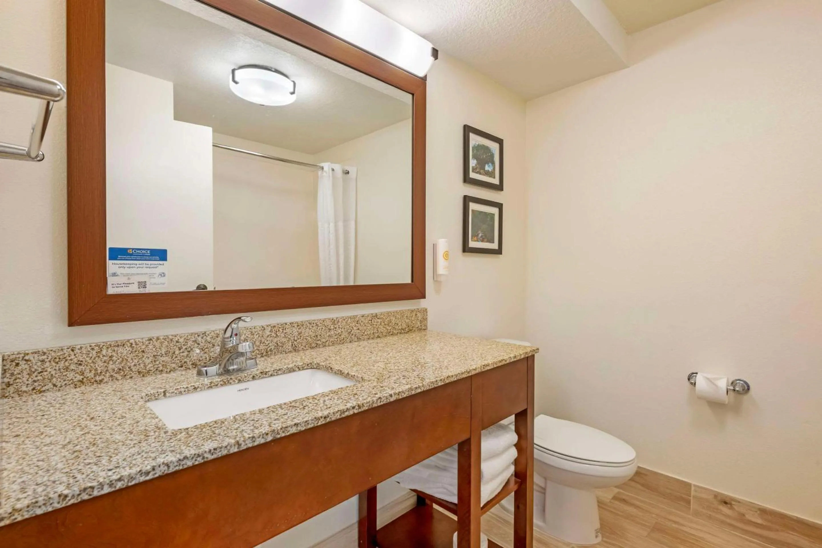 Bedroom in Comfort Suites Downtown