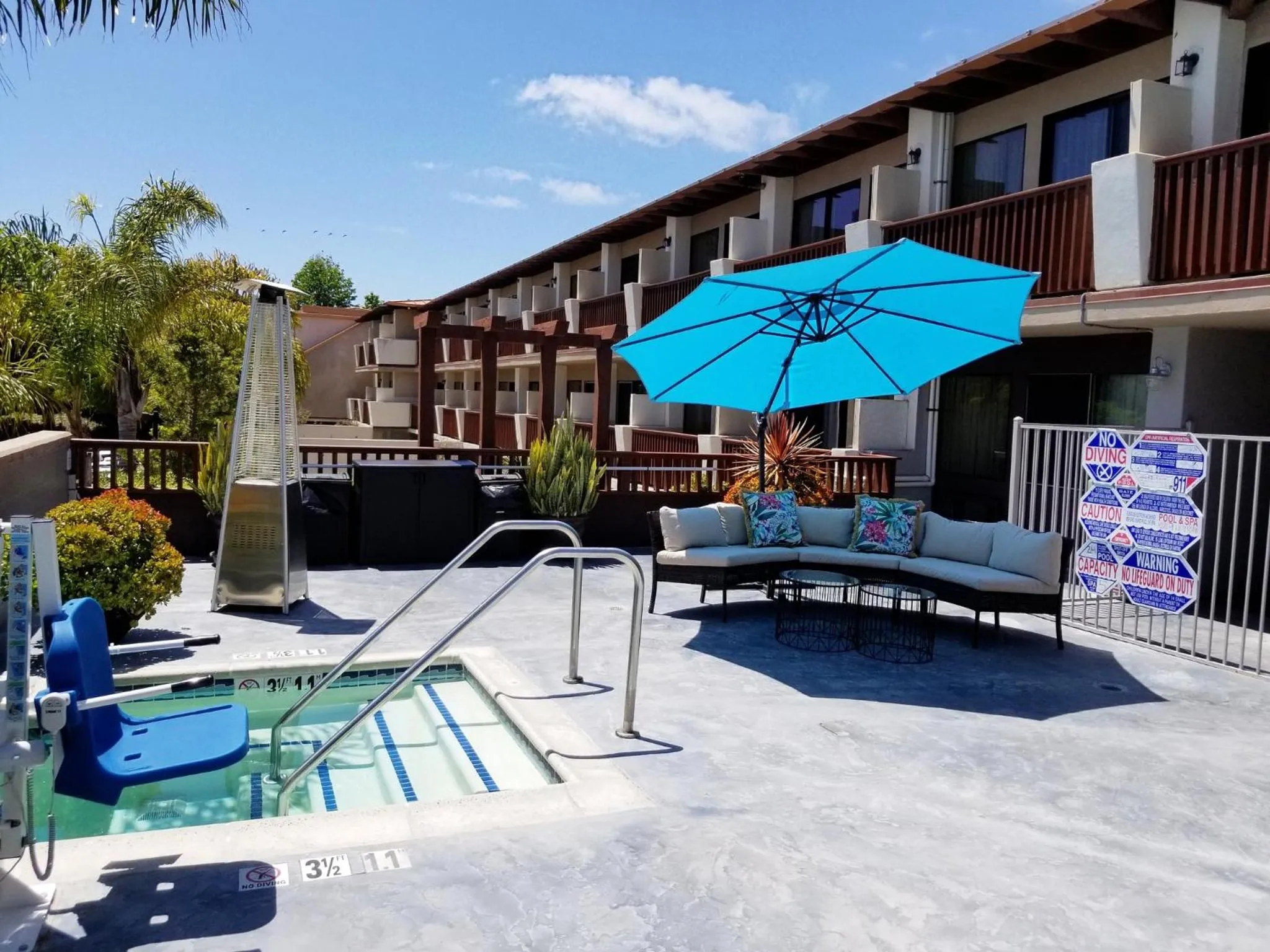 Swimming pool in Holiday Inn Express Hotel & Suites Solana Beach-Del Mar by IHG
