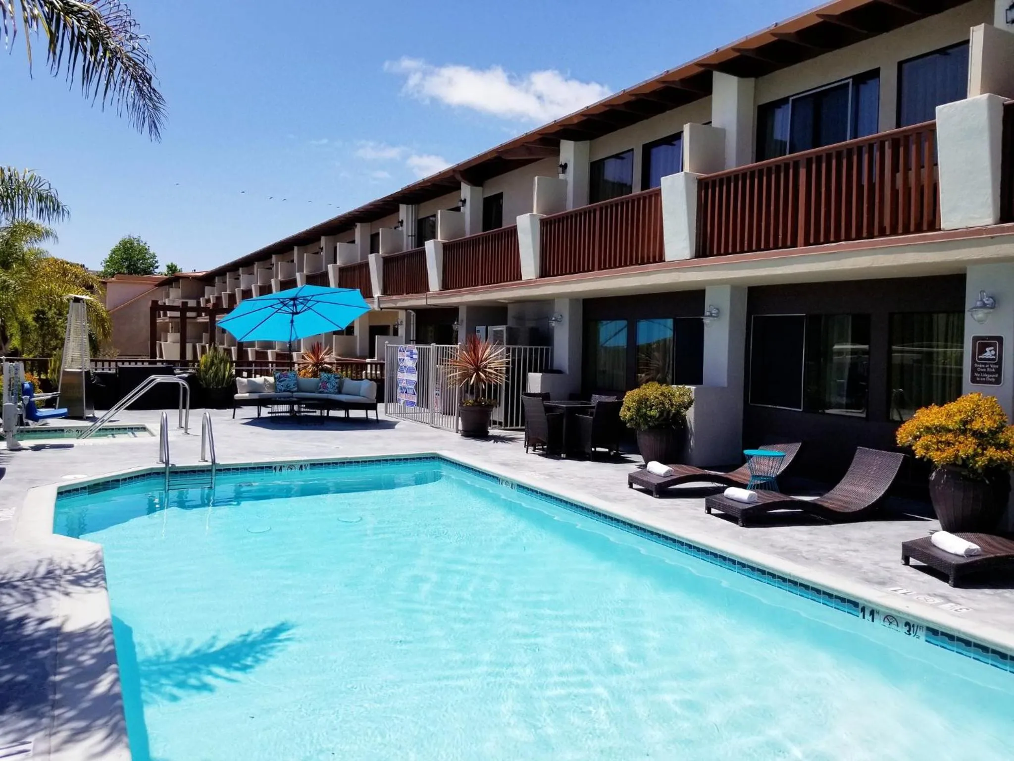 Swimming pool in Holiday Inn Express Hotel & Suites Solana Beach-Del Mar by IHG