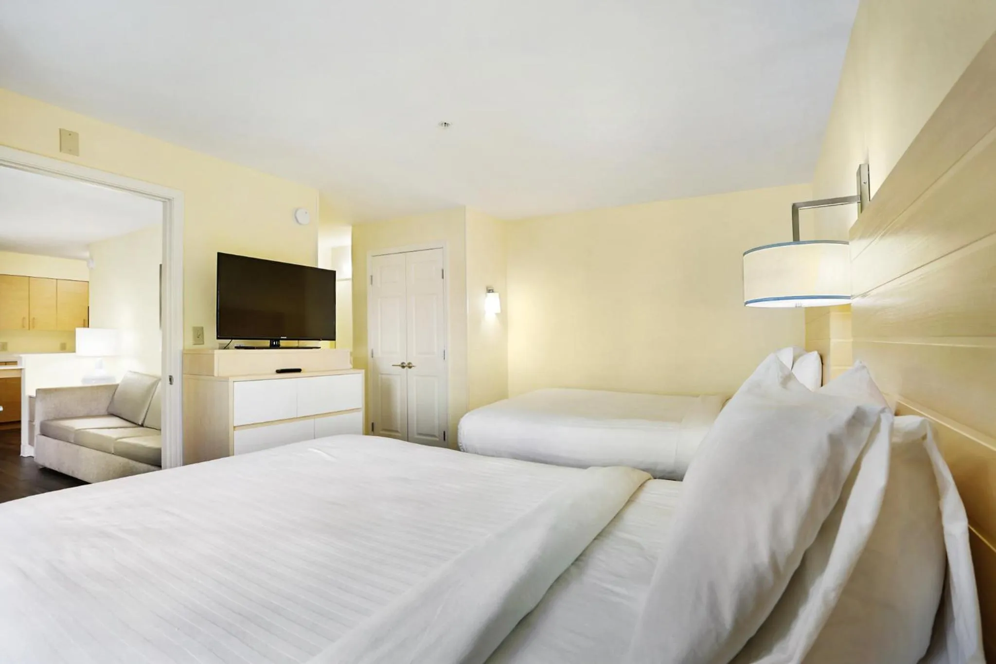 Bed in Staybridge Suites Columbia - Baltimore by IHG