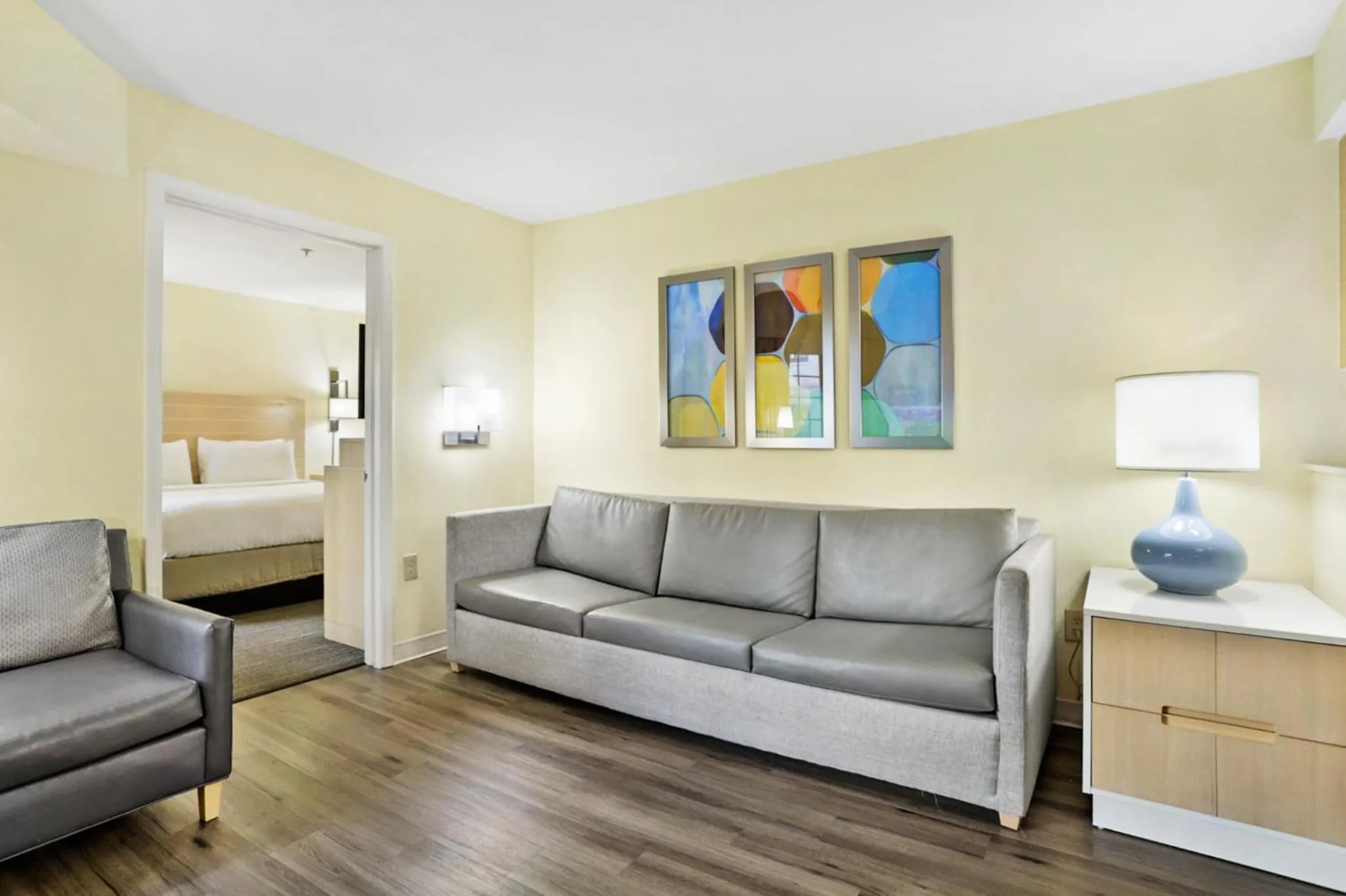 Living room, Bed in Staybridge Suites Columbia - Baltimore by IHG