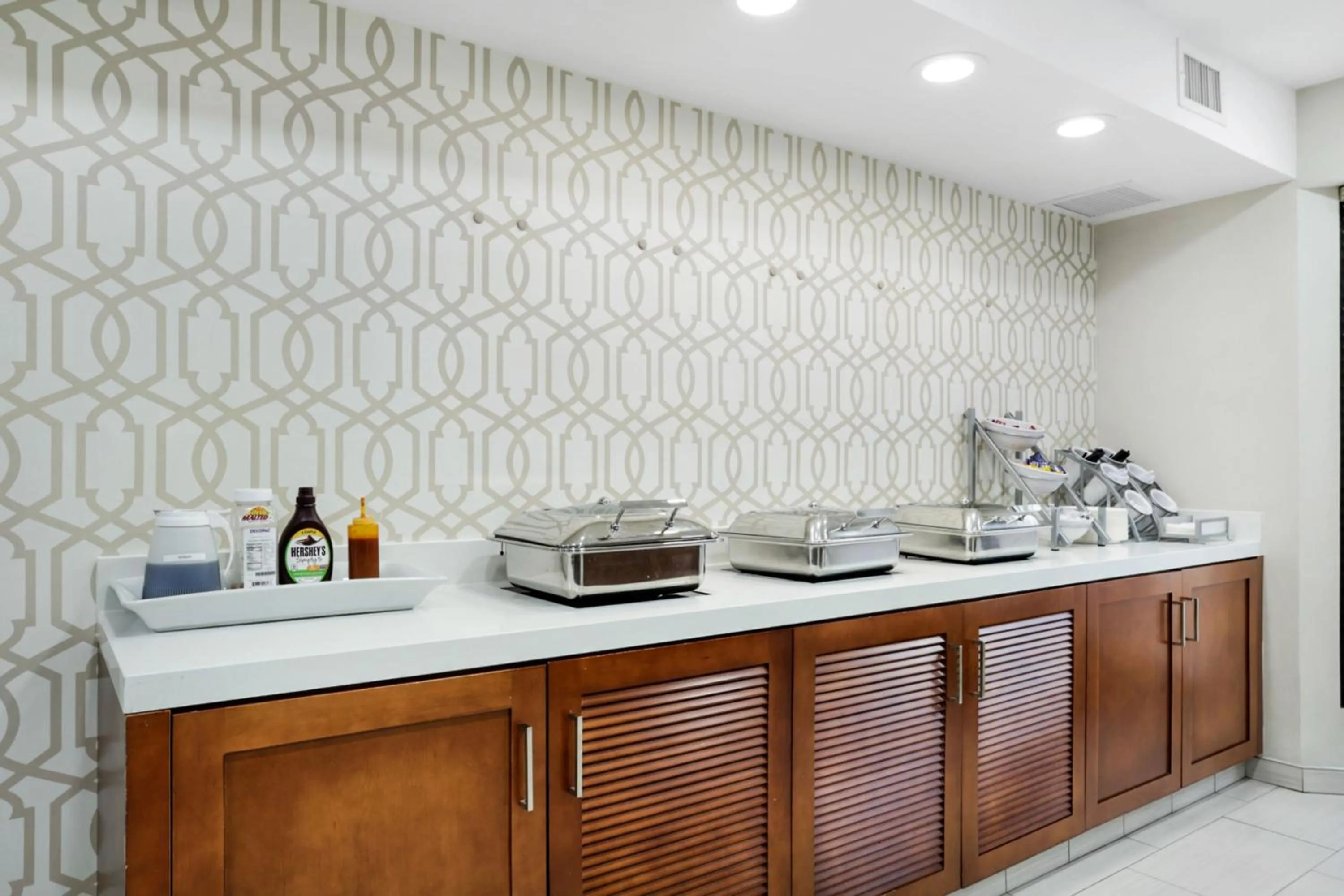 Restaurant/places to eat in Staybridge Suites Columbia - Baltimore by IHG