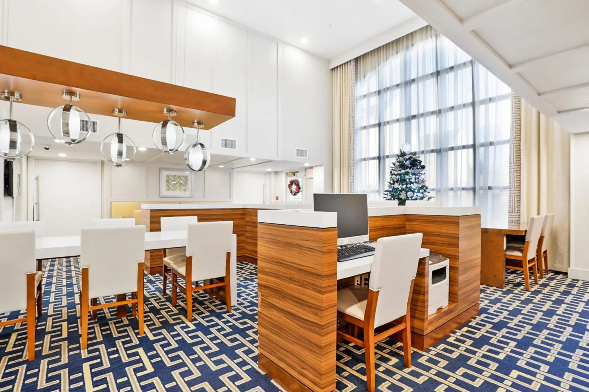 Dining area in Staybridge Suites Columbia - Baltimore by IHG