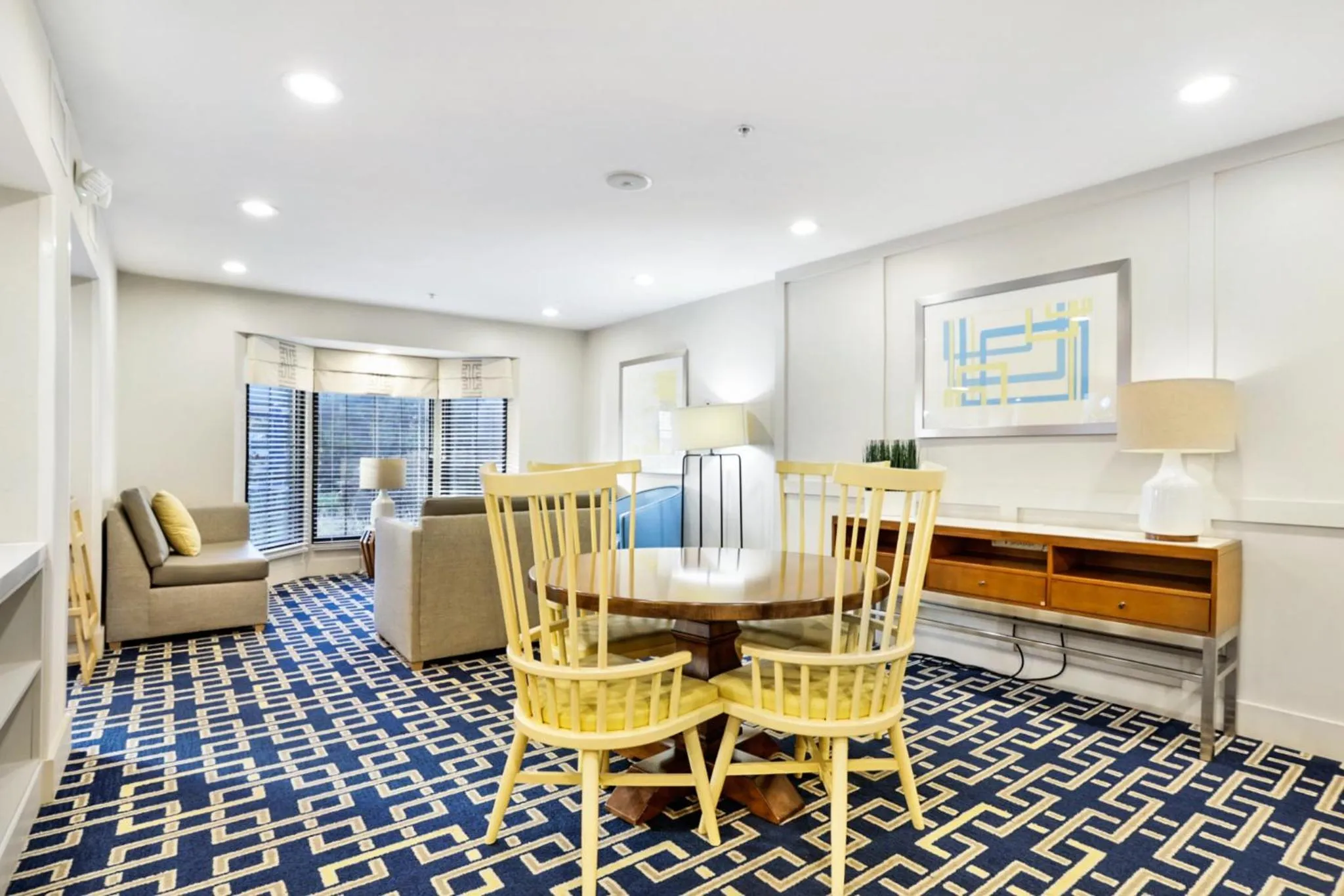 Seating area in Staybridge Suites Columbia - Baltimore by IHG