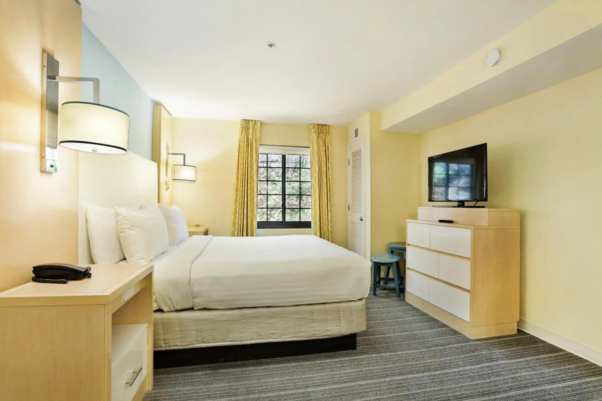 Bed in Staybridge Suites Columbia - Baltimore by IHG