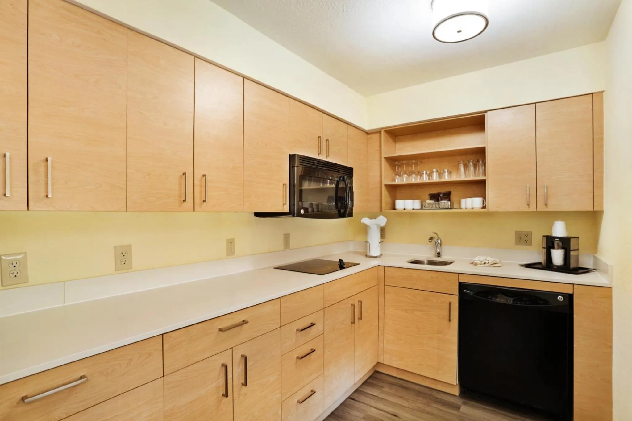 Kitchen or kitchenette in Staybridge Suites Columbia - Baltimore by IHG