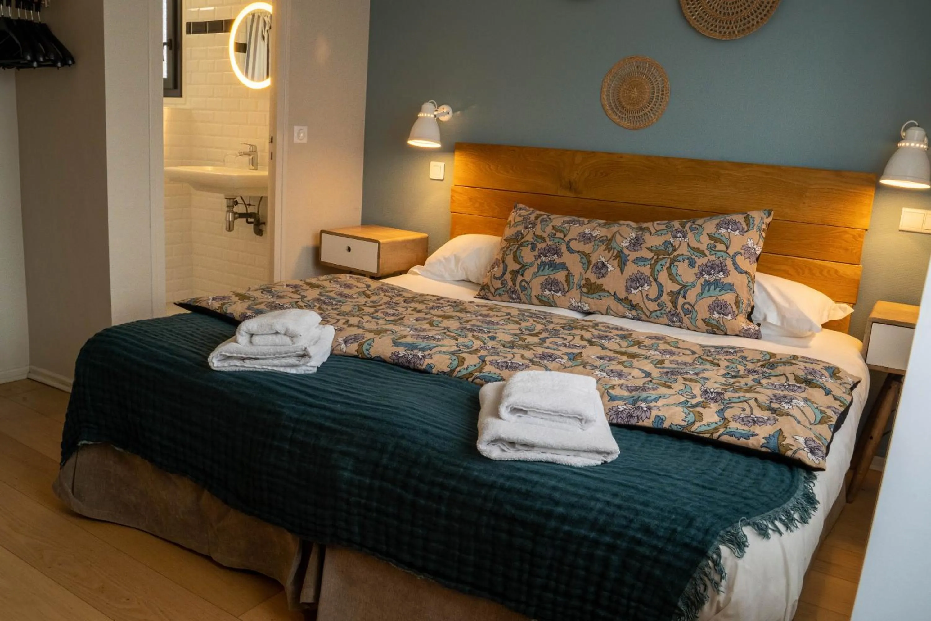 Bedroom, Bed in Logis Hôtels - Le Belvédère - Hôtel 2 étoiles et Restaurant