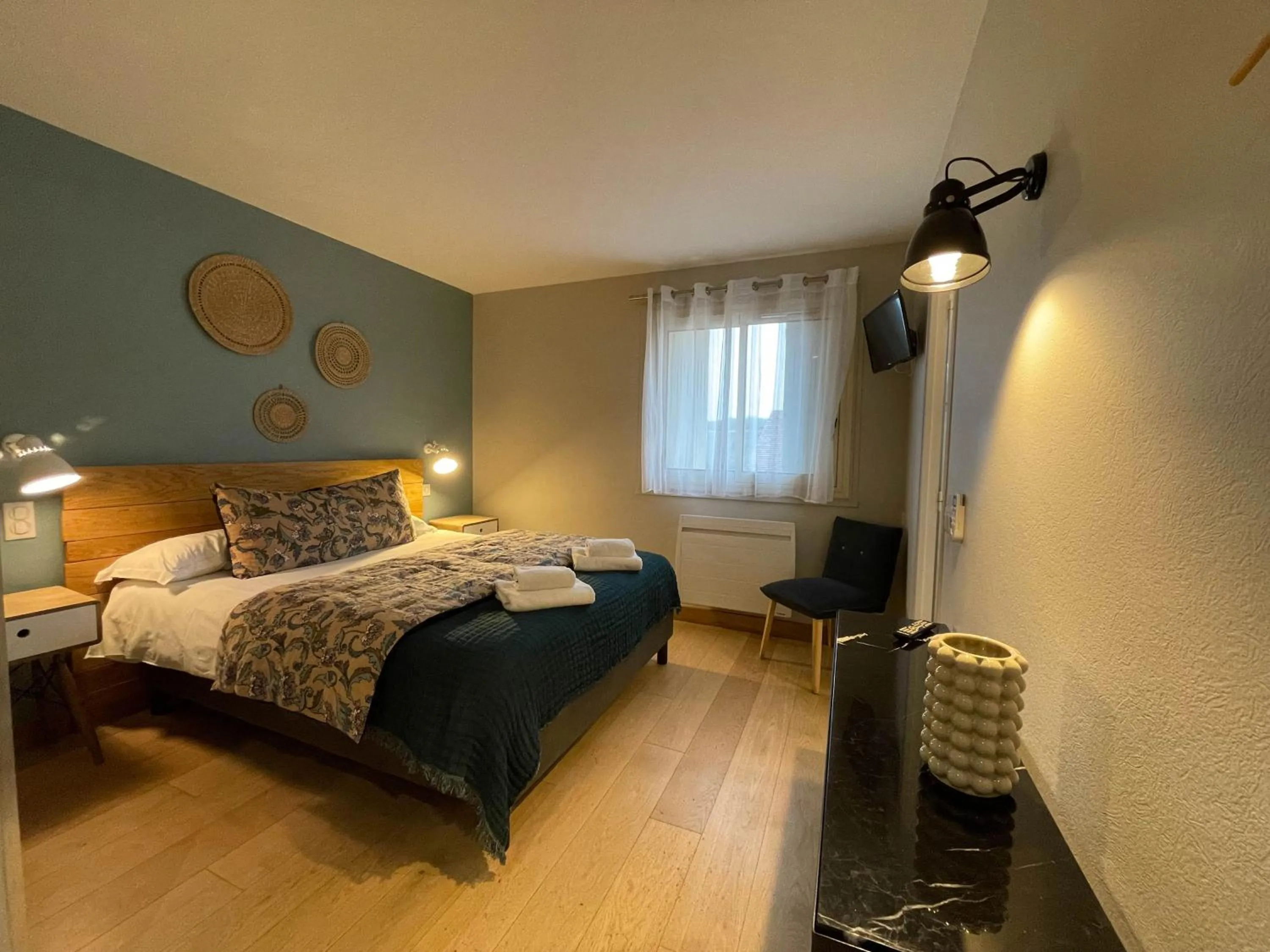 Bedroom, Bed in Logis Hôtels - Le Belvédère - Hôtel 2 étoiles et Restaurant