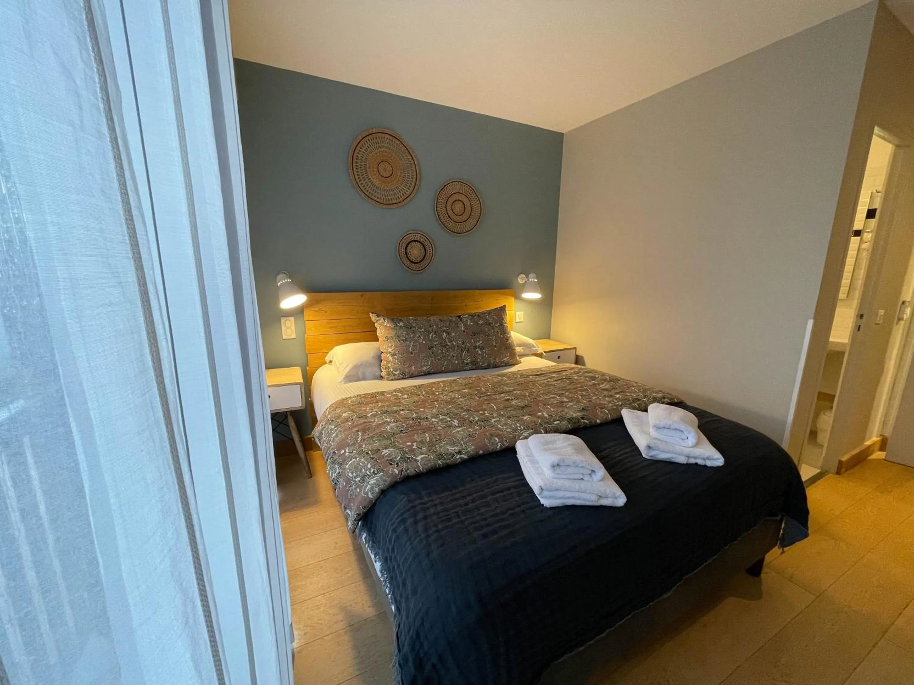 Bedroom, Bed in Logis Hôtels - Le Belvédère - Hôtel 2 étoiles et Restaurant