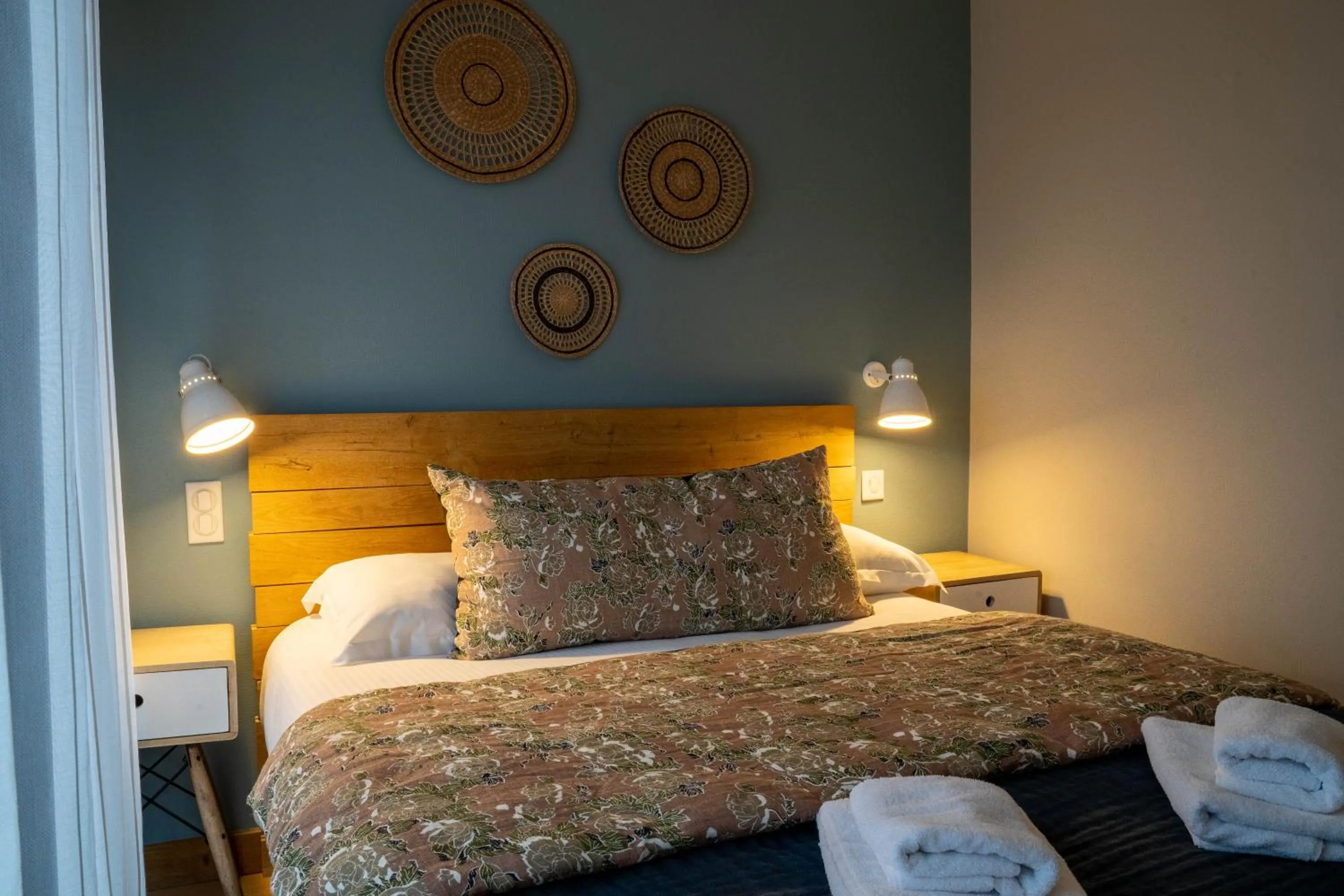 Bedroom, Bed in Logis Hôtels - Le Belvédère - Hôtel 2 étoiles et Restaurant