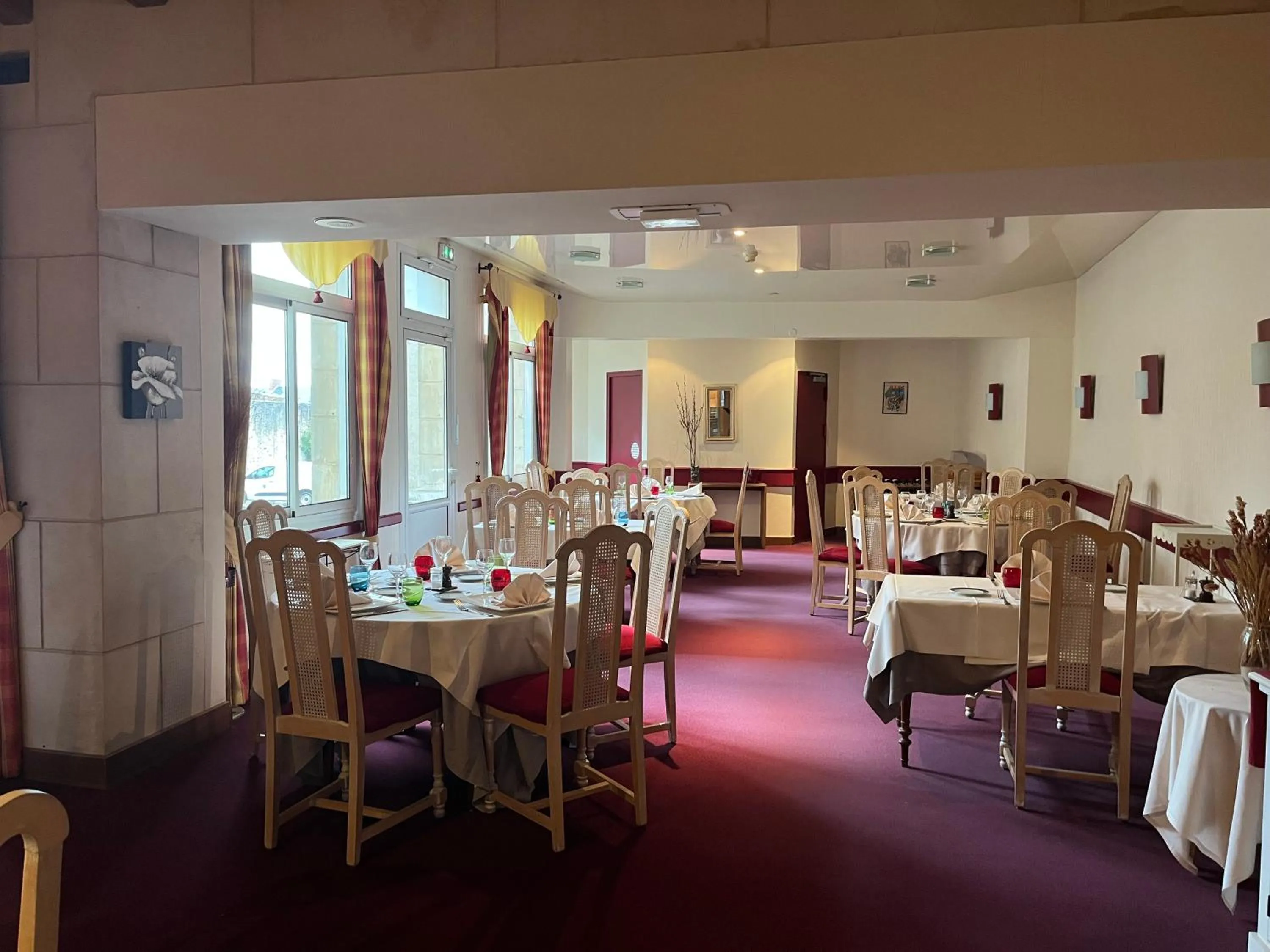 Restaurant/places to eat in Logis Hôtel & Restaurant - Le Bretagne