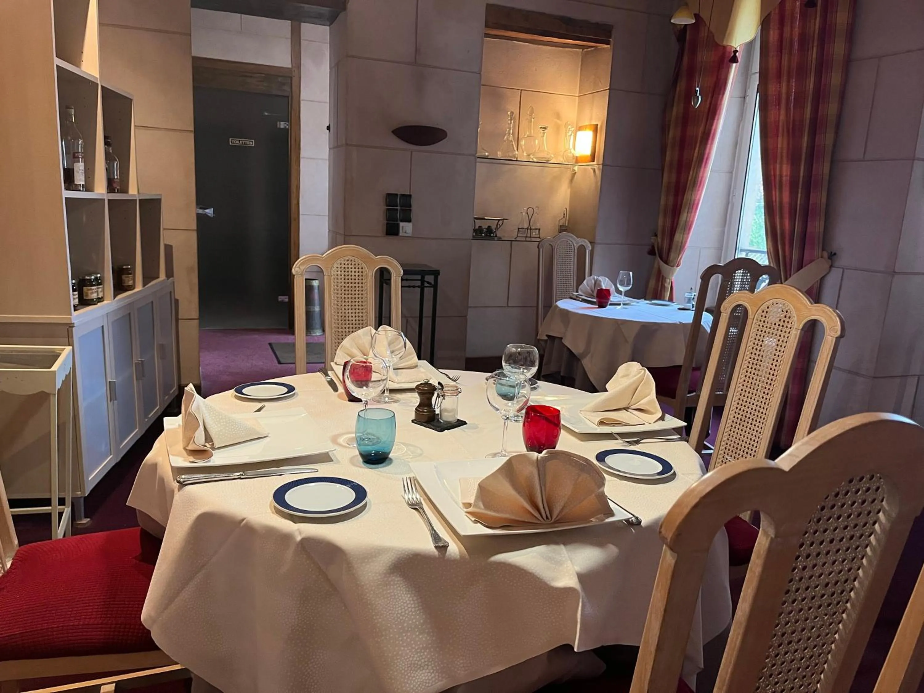 Restaurant/places to eat in Logis Hôtel & Restaurant - Le Bretagne