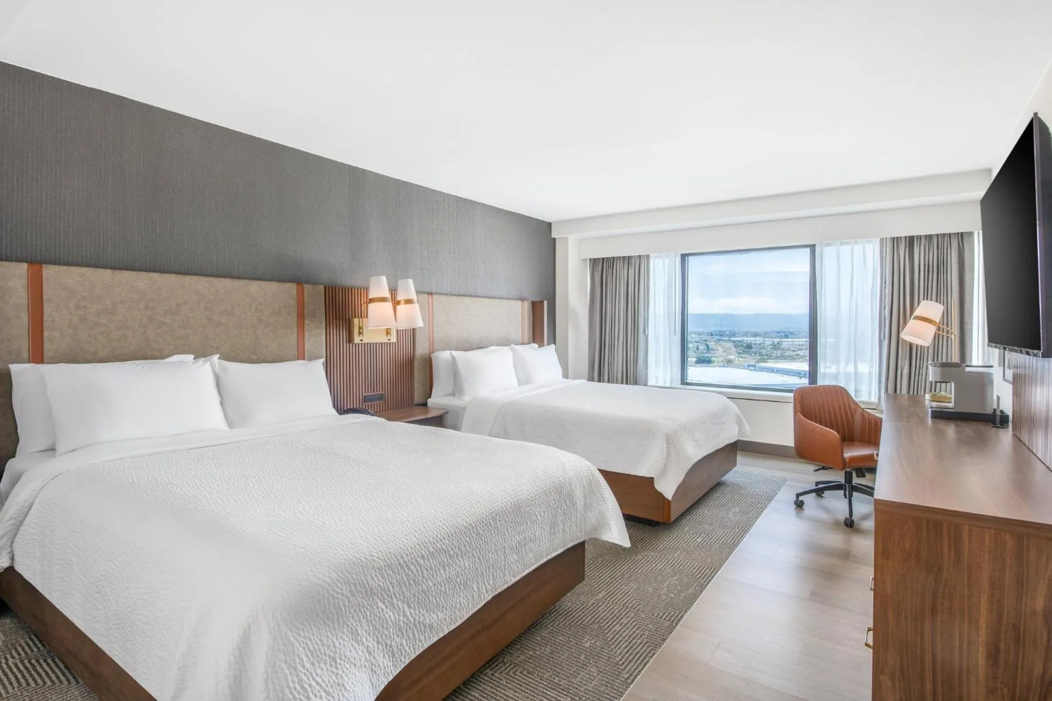 Photo of the whole room, Bed in Holiday Inn Los Angeles Gateway-Torrance by IHG